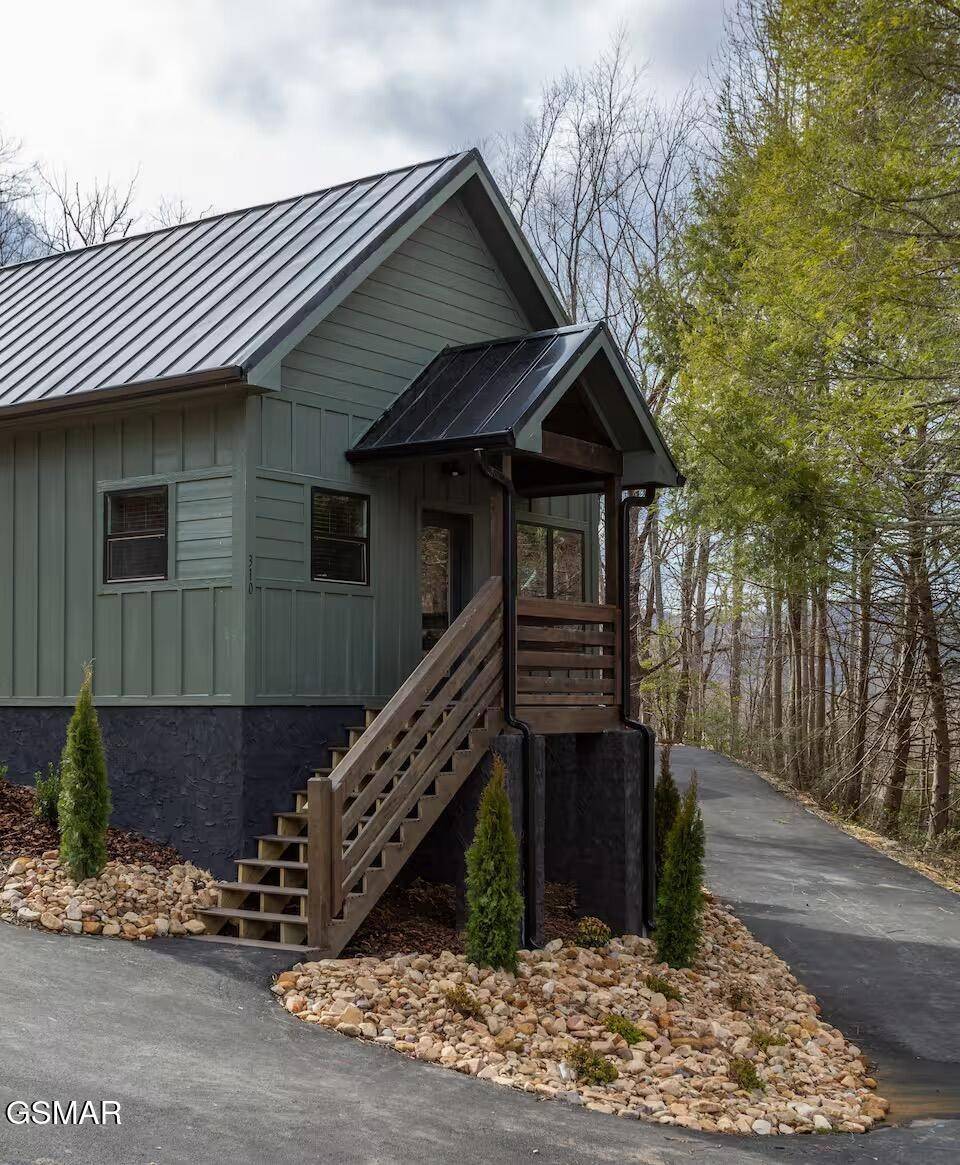 310 Lewis Clabo Road, Gatlinburg, TN 37738