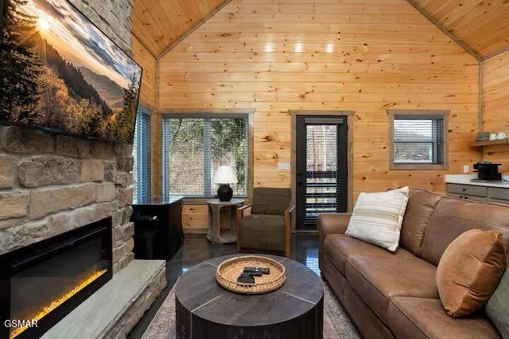 310 Lewis Clabo Road, Gatlinburg, TN 37738