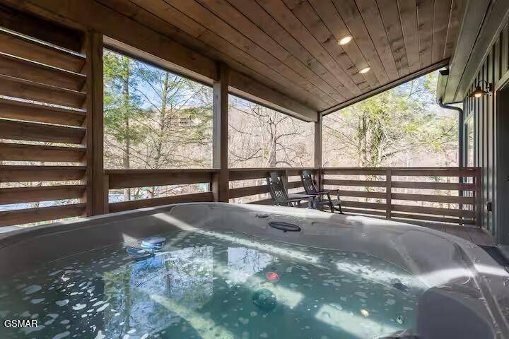 310 Lewis Clabo Road, Gatlinburg, TN 37738