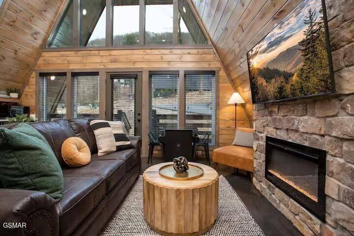324 Lewis Clabo Road, Gatlinburg, TN 37738