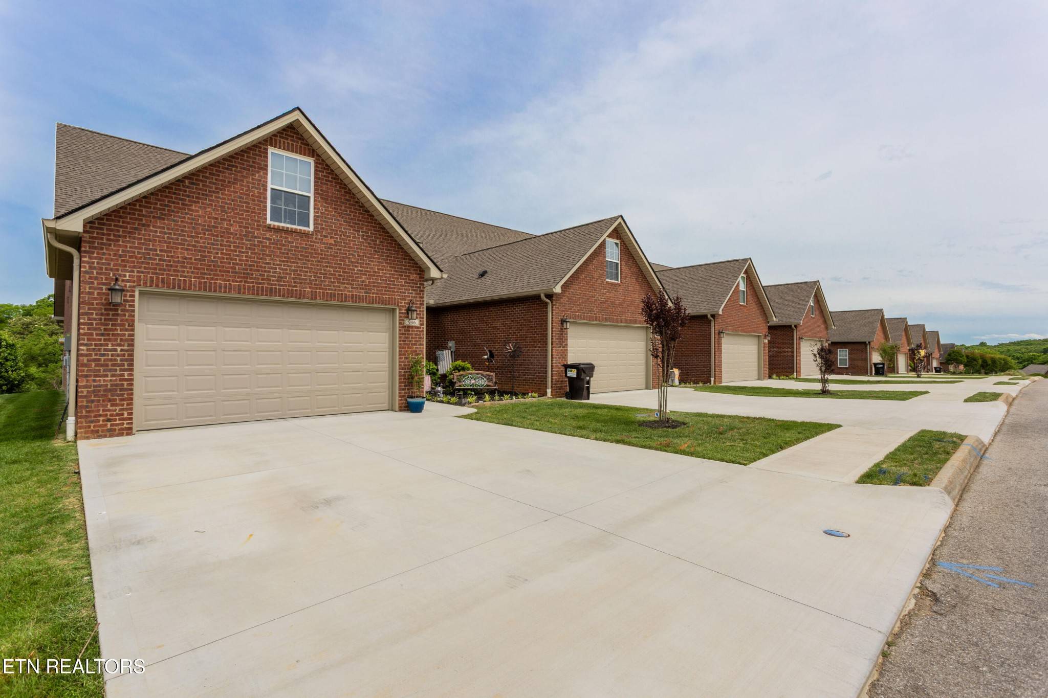 986 Meadow Walk Lane, Lenoir City, TN 37772