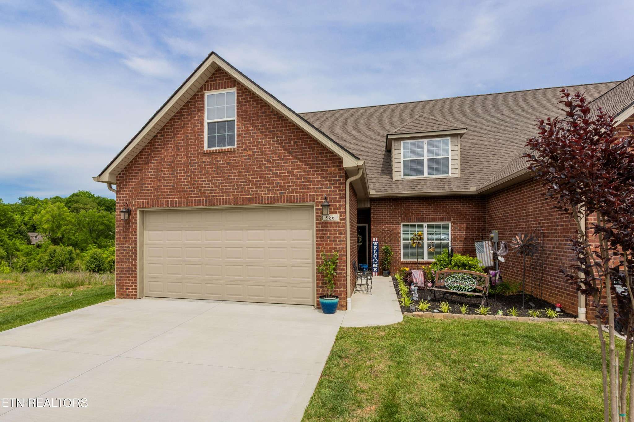 986 Meadow Walk Lane, Lenoir City, TN 37772