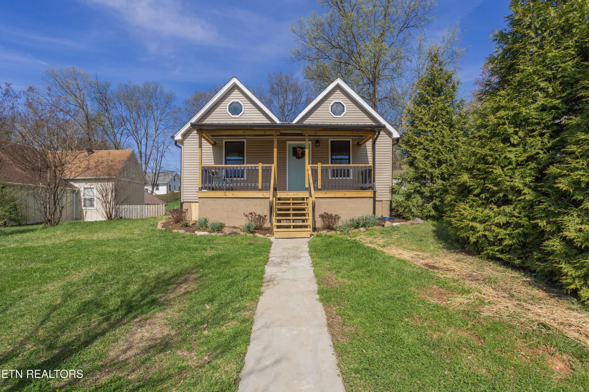 2317 E Glenwood Ave, Knoxville, TN 37917