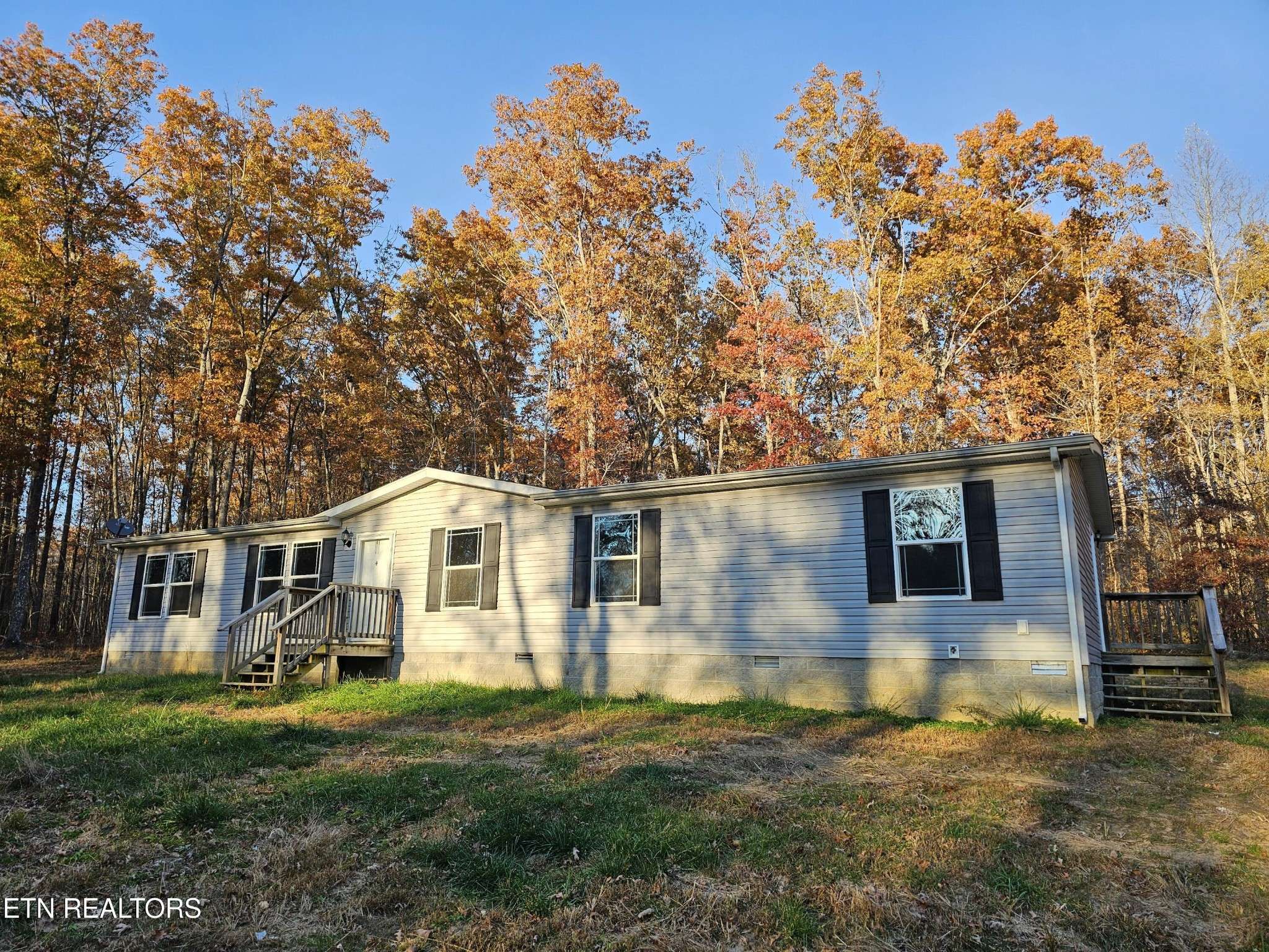 196 Red Hill Rd, Sunbright, TN 37872