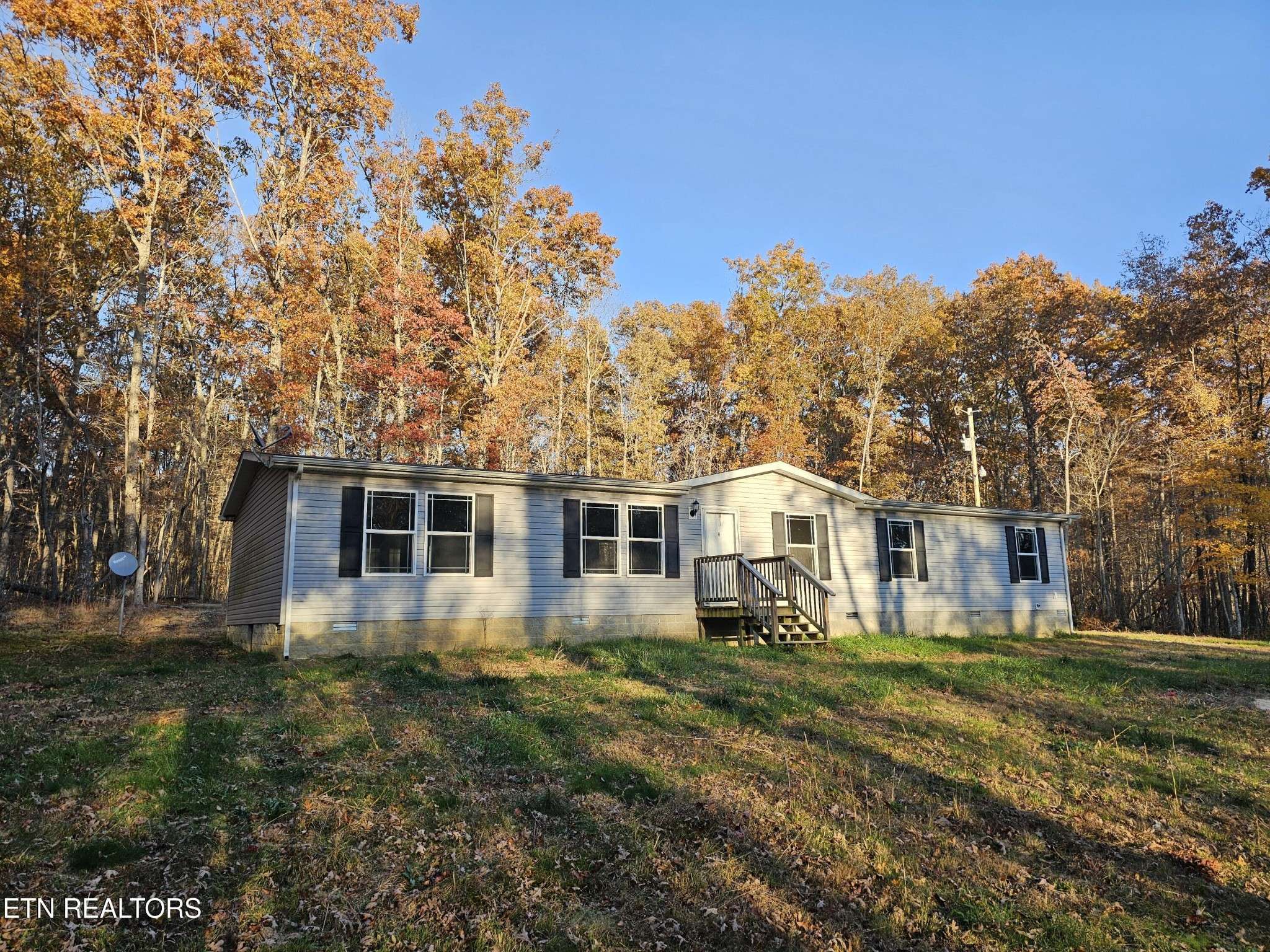 196 Red Hill Rd, Sunbright, TN 37872