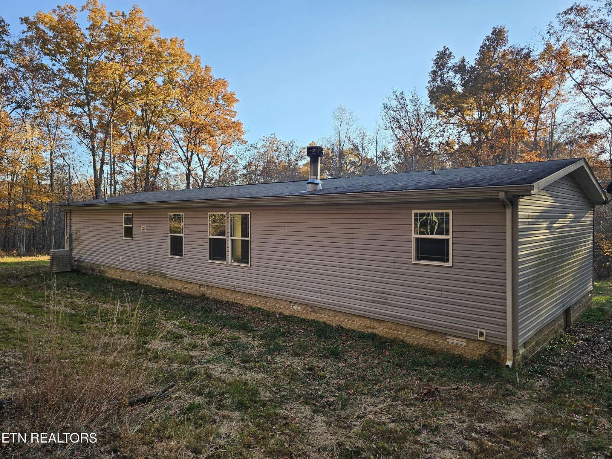 196 Red Hill Rd, Sunbright, TN 37872