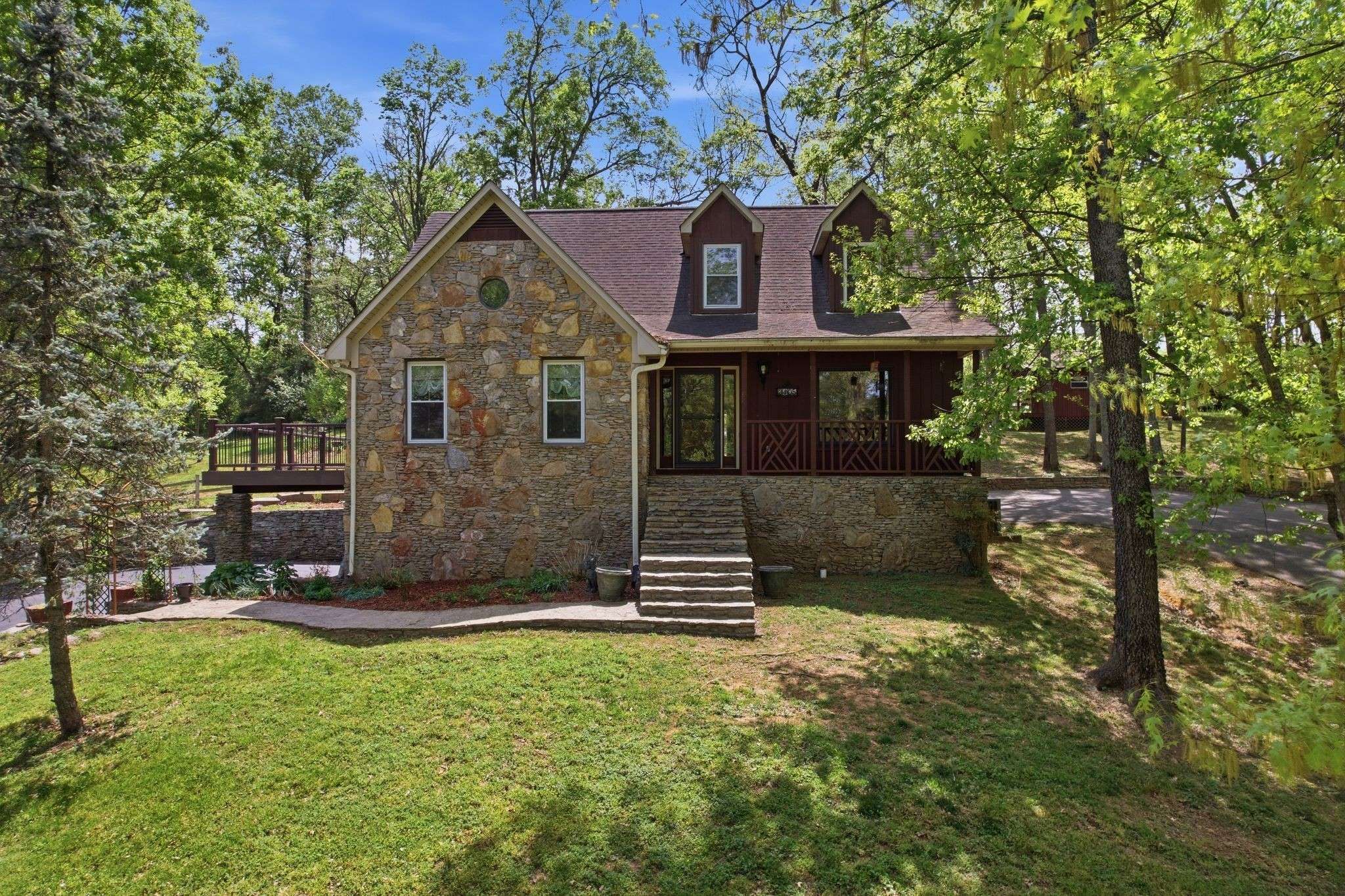 2105 Alpine Dr, Columbia, TN 38401