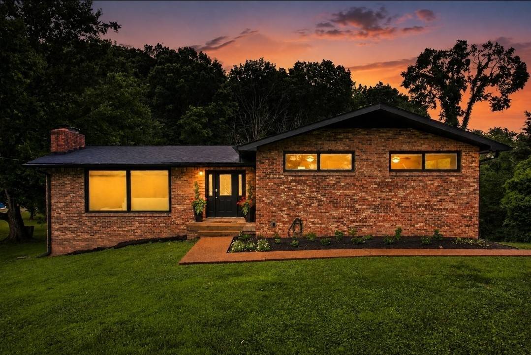 9077 Old Charlotte Pike, Pegram, TN 37143