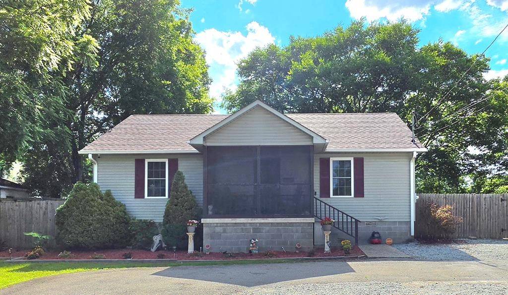 722 Williams St, Paris, TN 38242