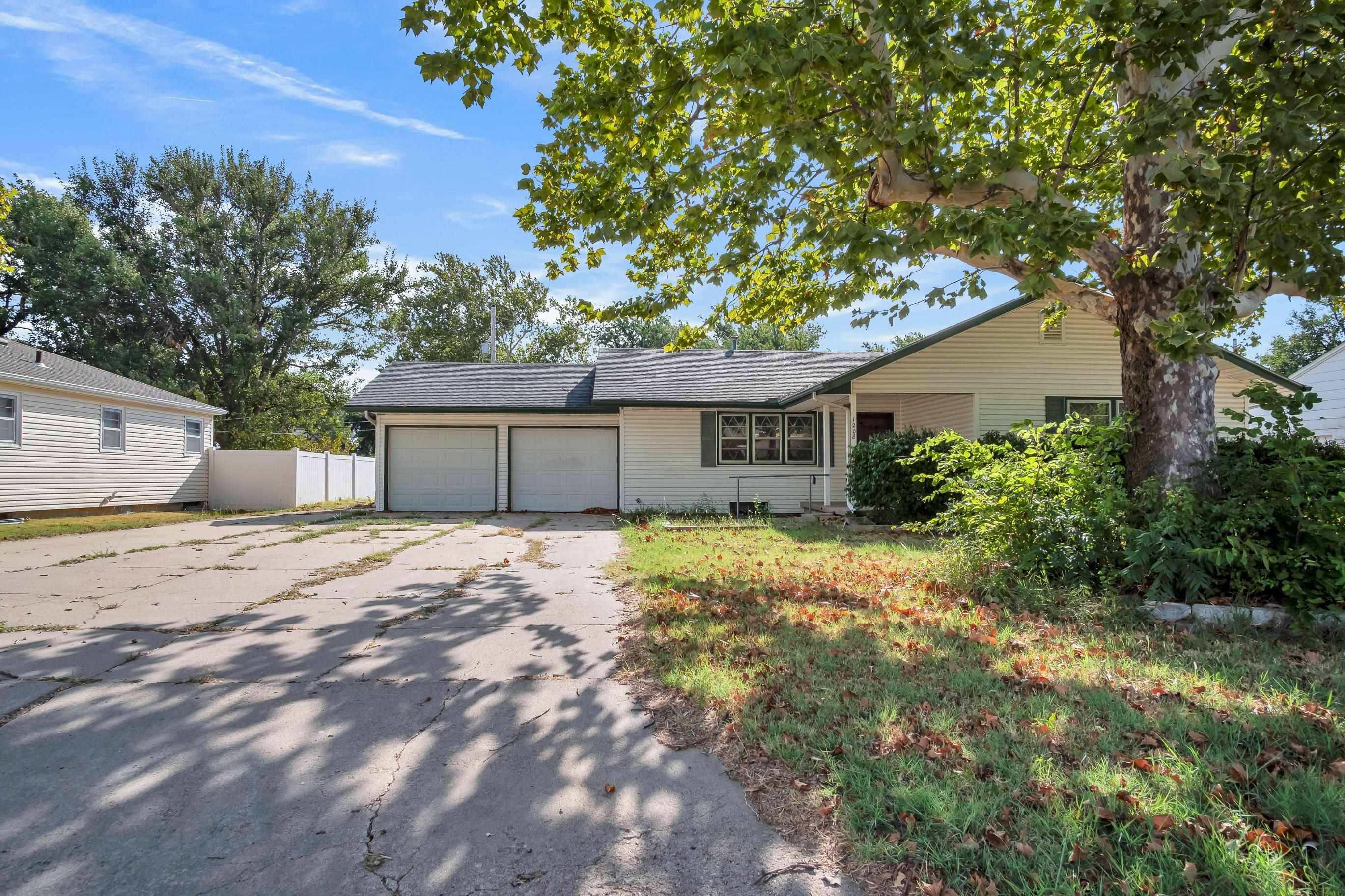 1208 Grandview Ave, Newton, KS 67114