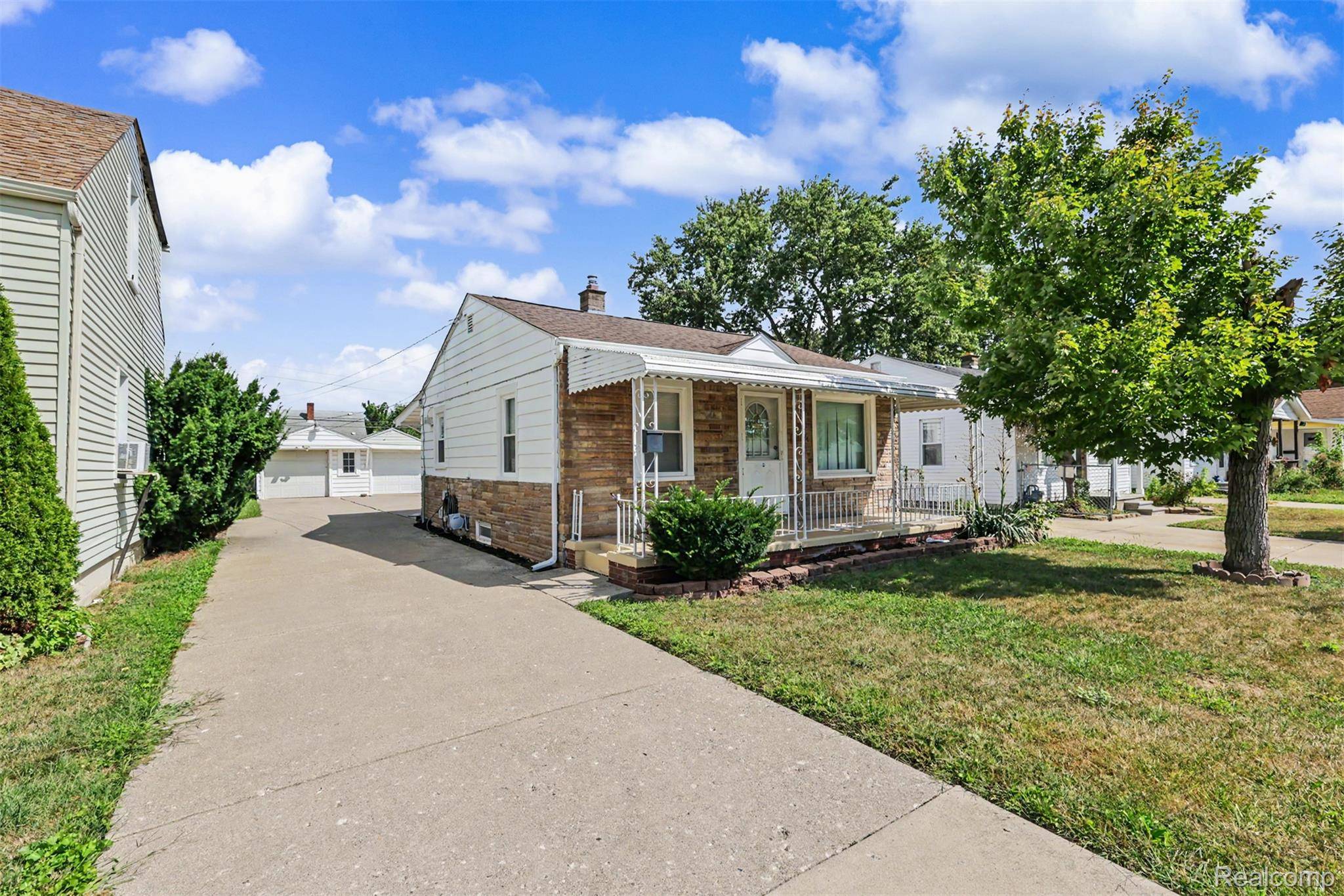 28674 Krauter ST, Garden City, MI 48135