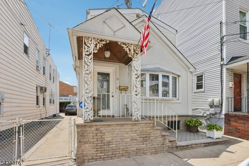 18 Patterson St, Harrison Town, NJ 07029