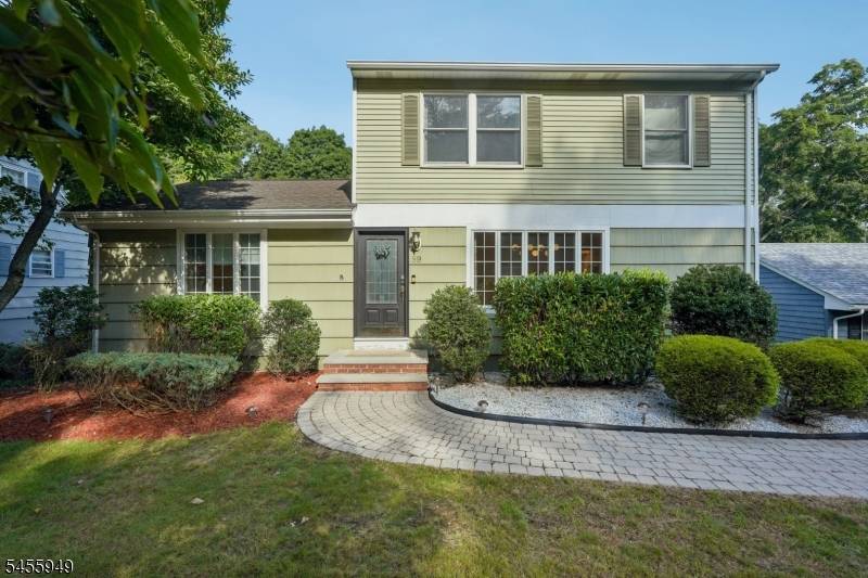 89 Minnehaha Blvd, Oakland Boro, NJ 07436