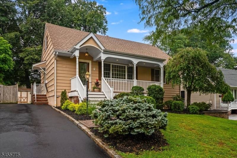 15 Oak Ln, Verona Twp., NJ 07044