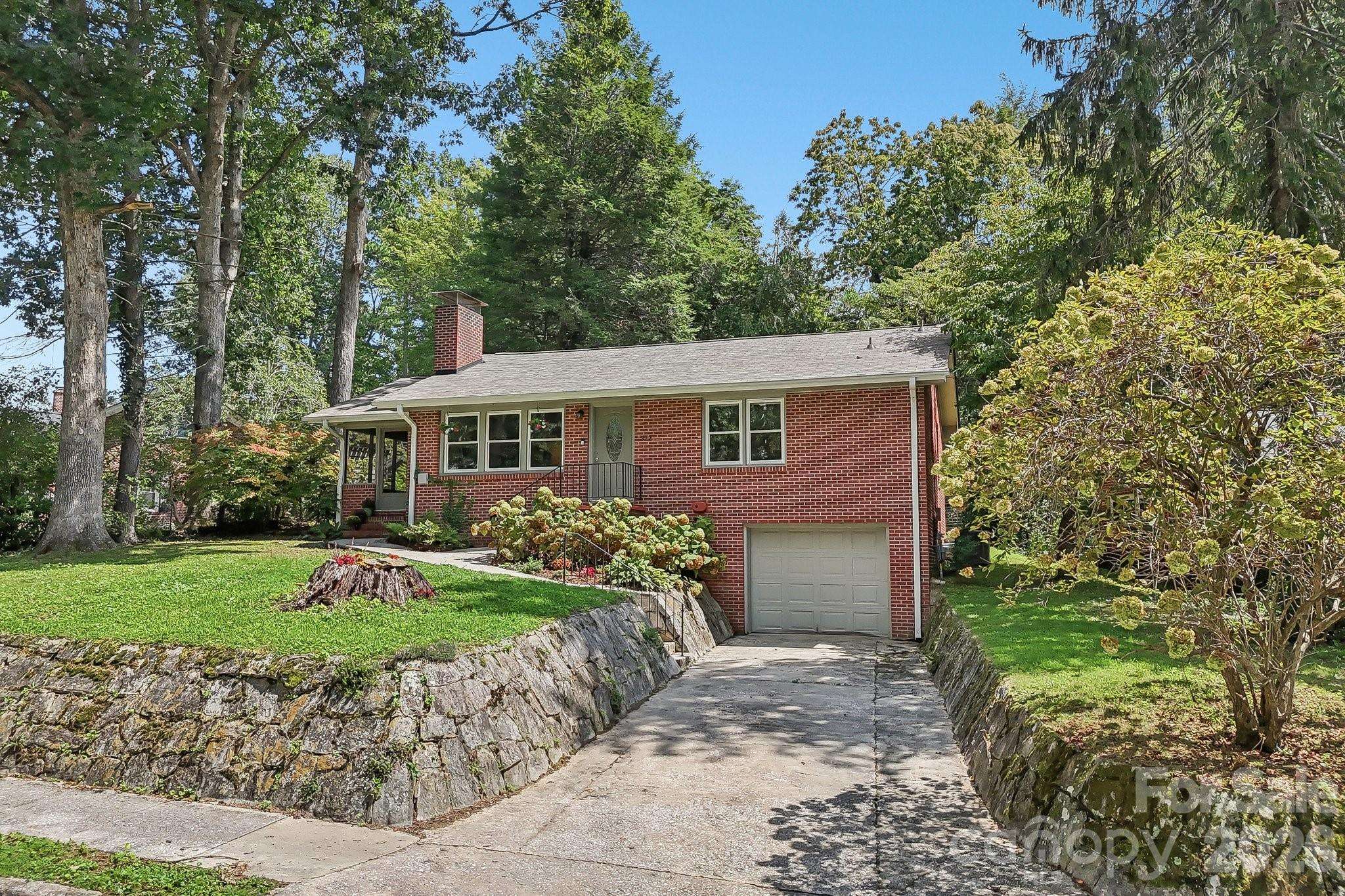 322 Crescent AVE, Hendersonville, NC 28792