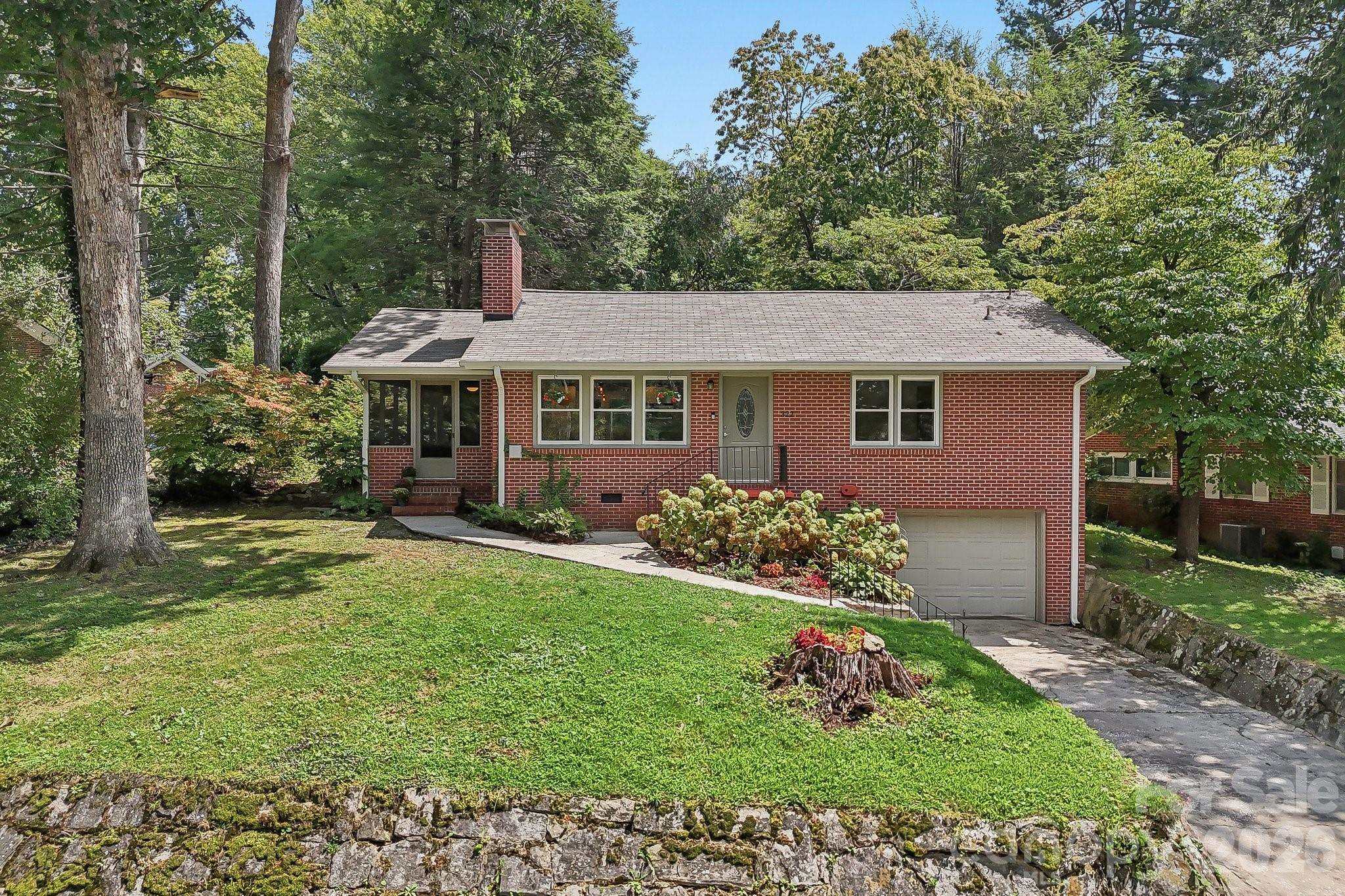 322 Crescent AVE, Hendersonville, NC 28792