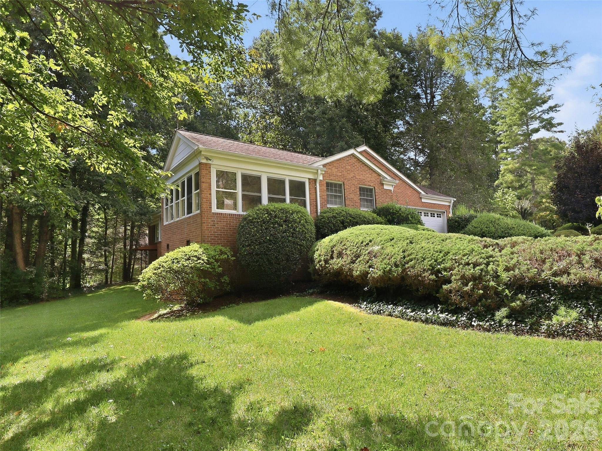 12 Legendary RD, Hendersonville, NC 28739