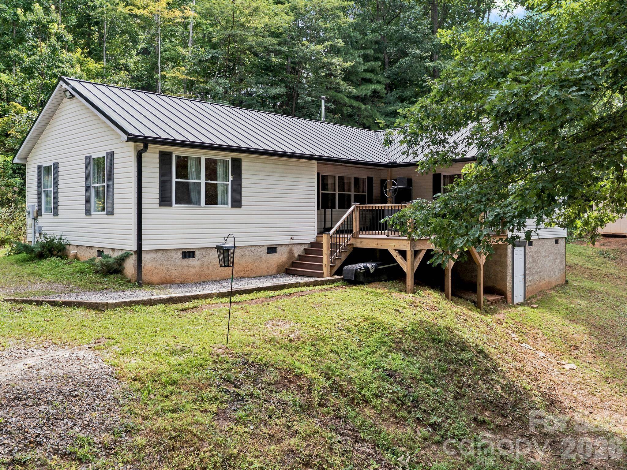 41 Bear TRL, Fairview, NC 28730