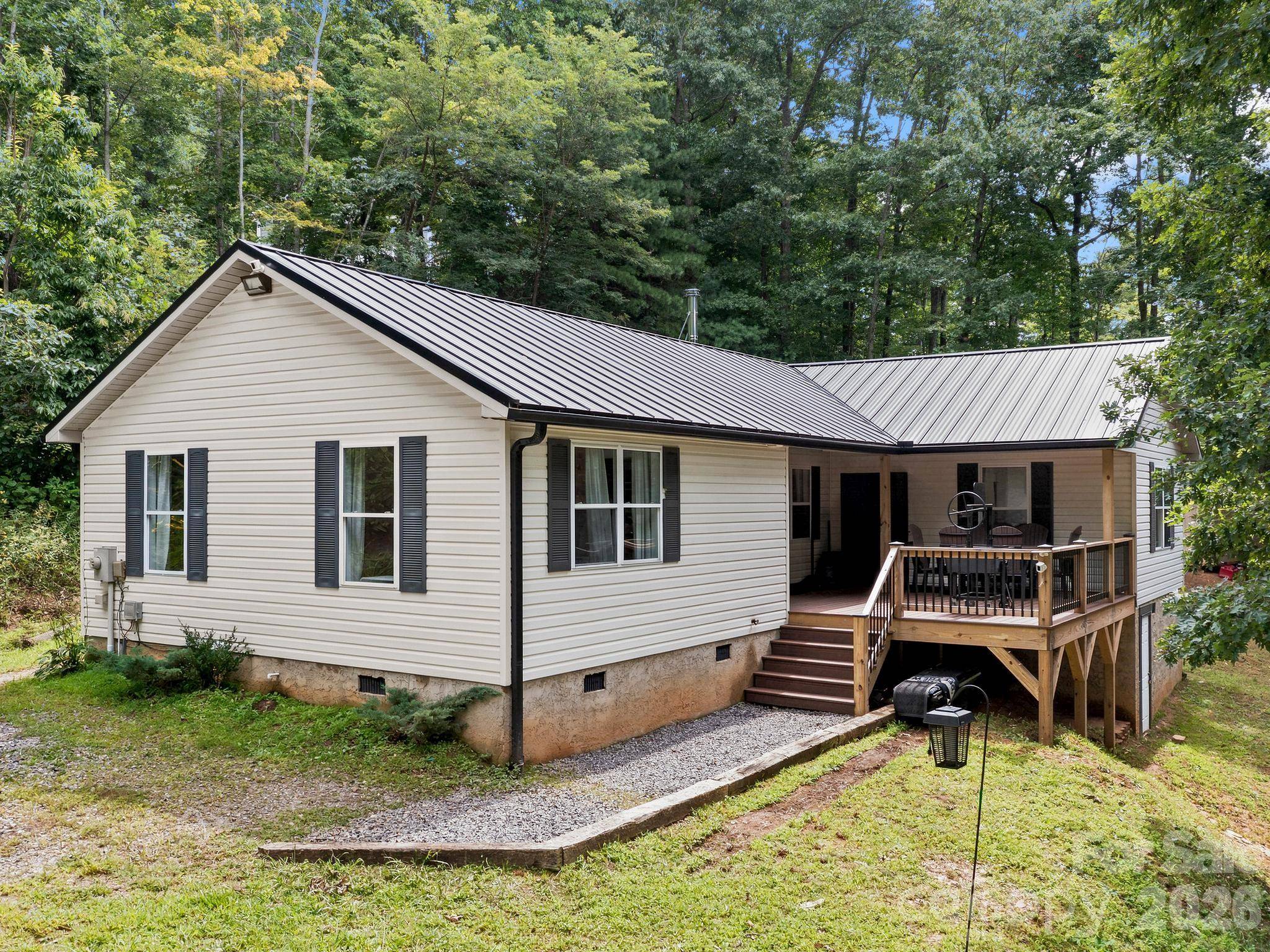41 Bear TRL, Fairview, NC 28730