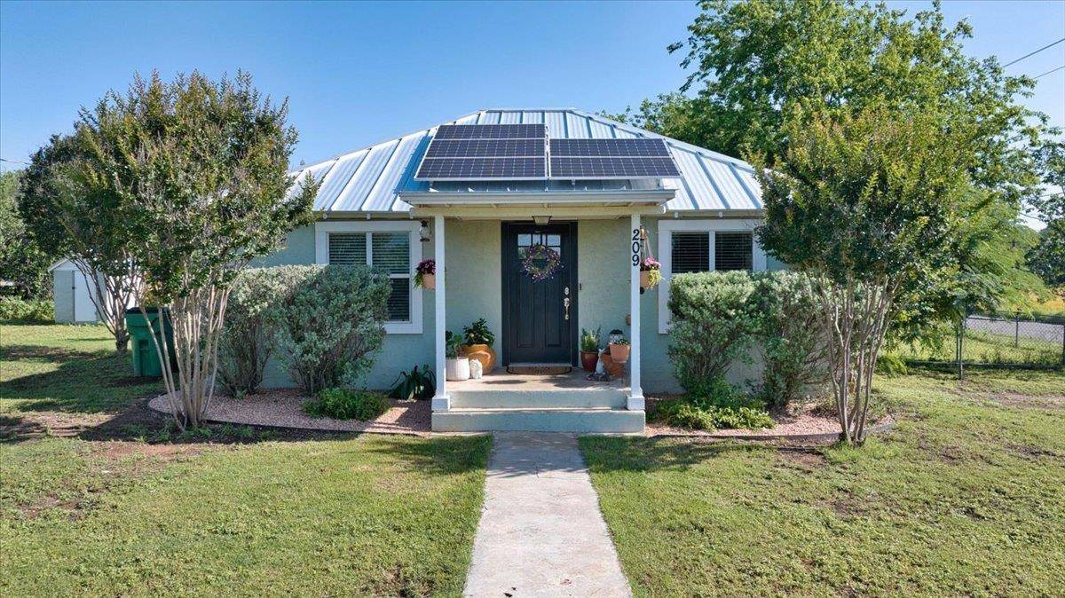209 E Houston ST, Llano, TX 78643-0000