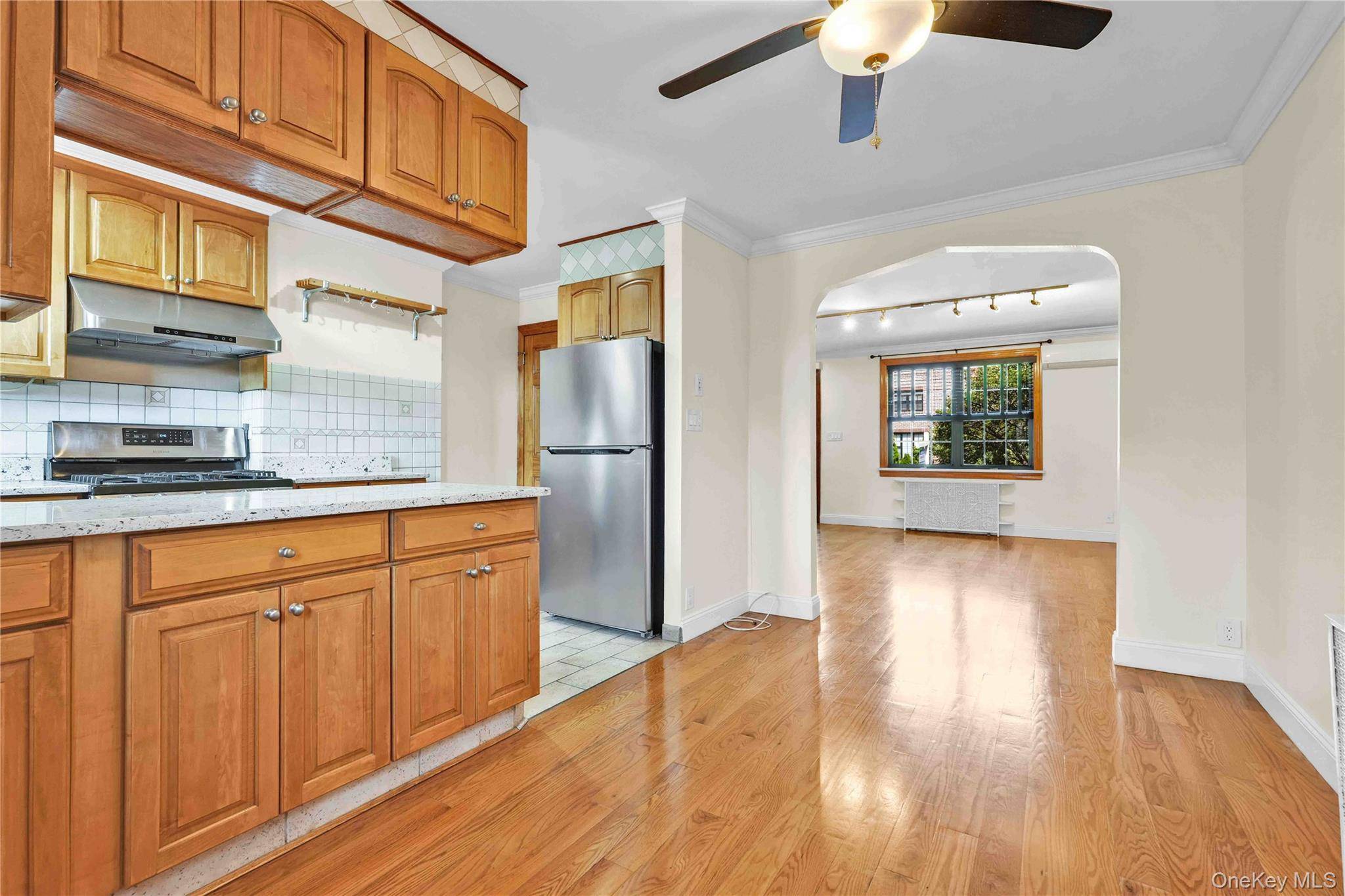 2033 28th ST, Astoria, NY 11105