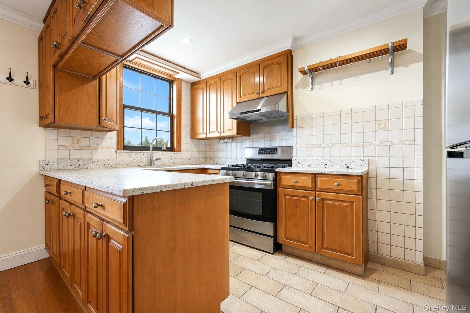 2033 28th ST, Astoria, NY 11105