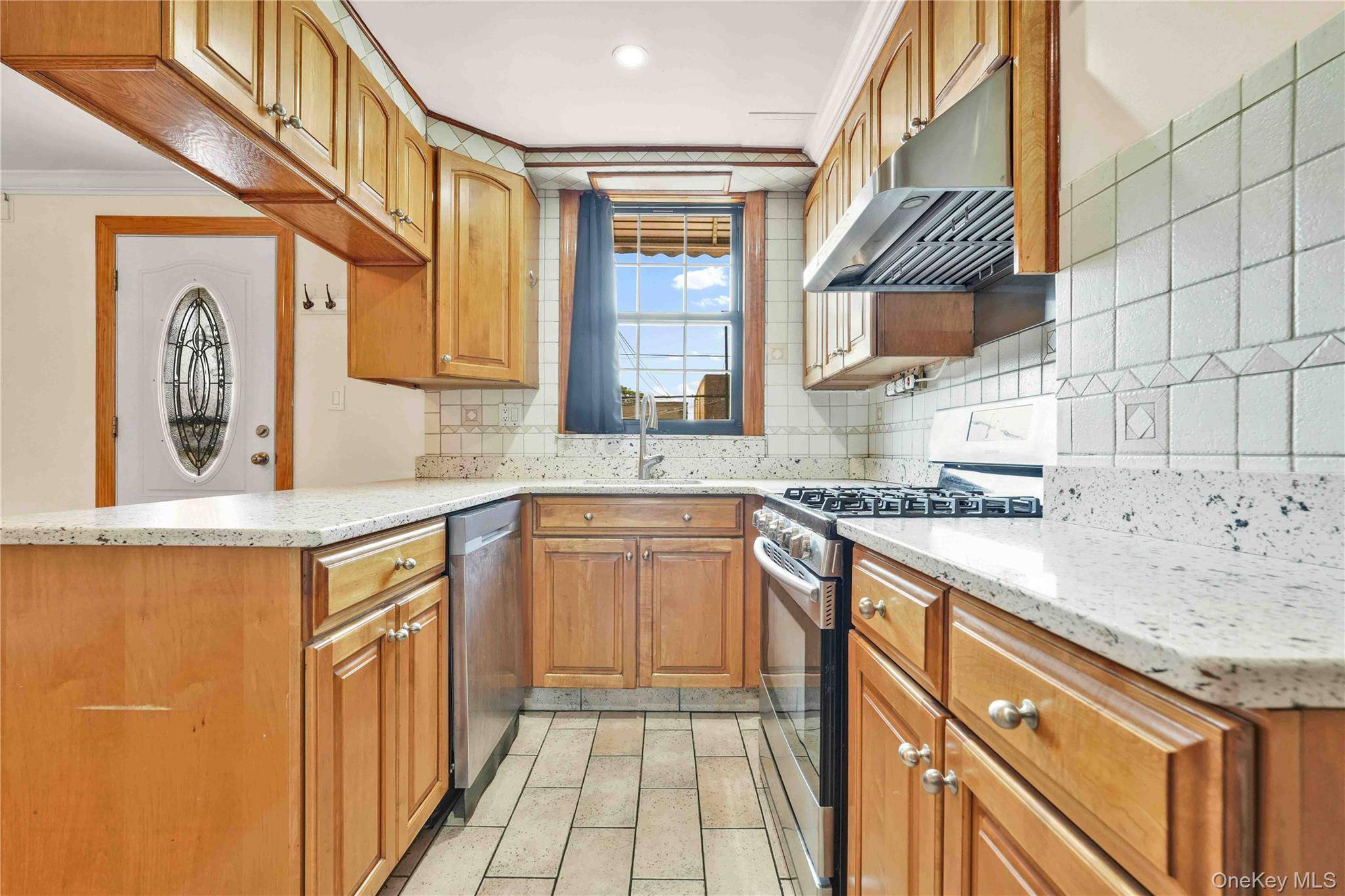 2033 28th ST, Astoria, NY 11105