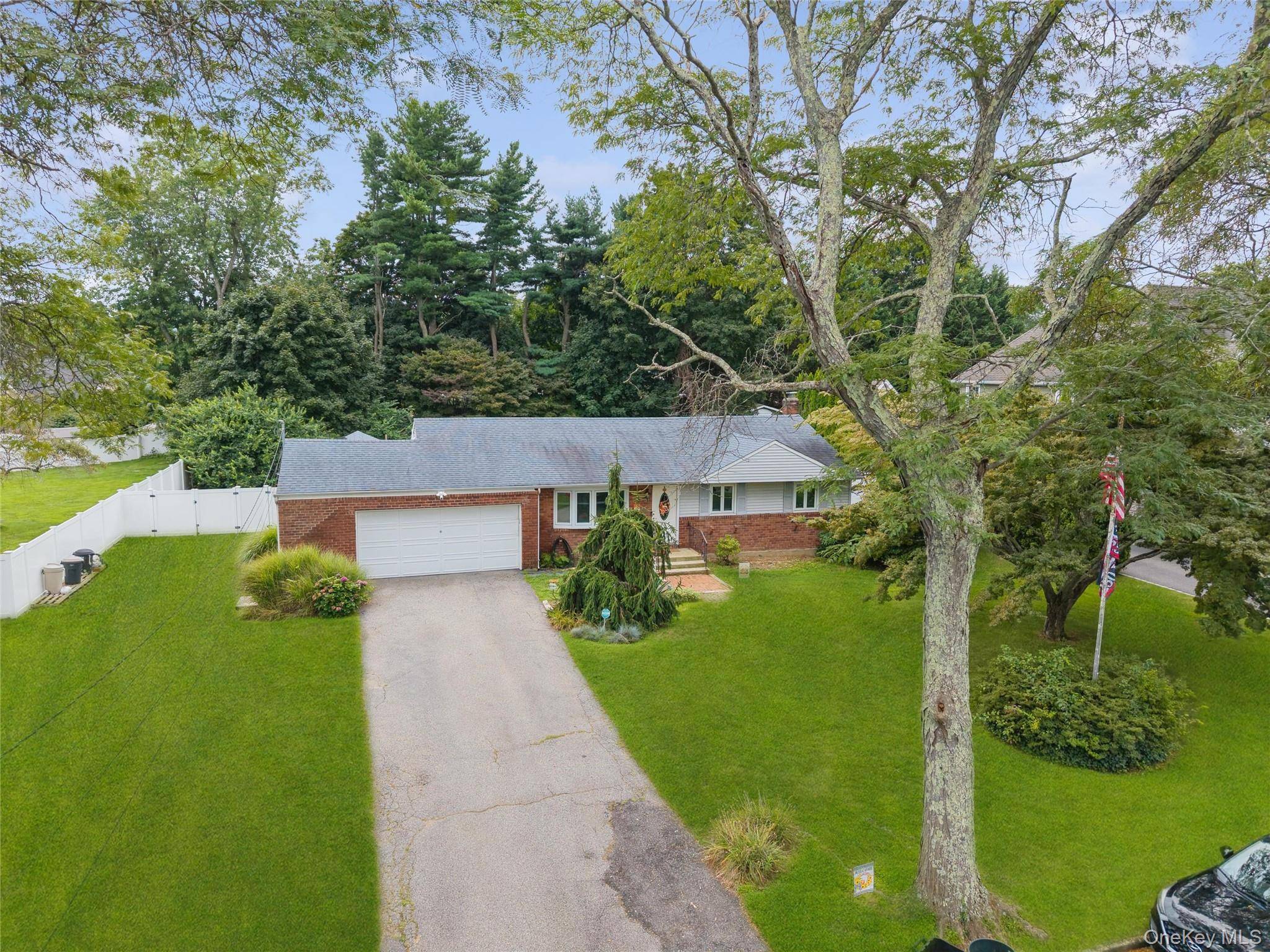 31 Ketay DR, East Northport, NY 11731