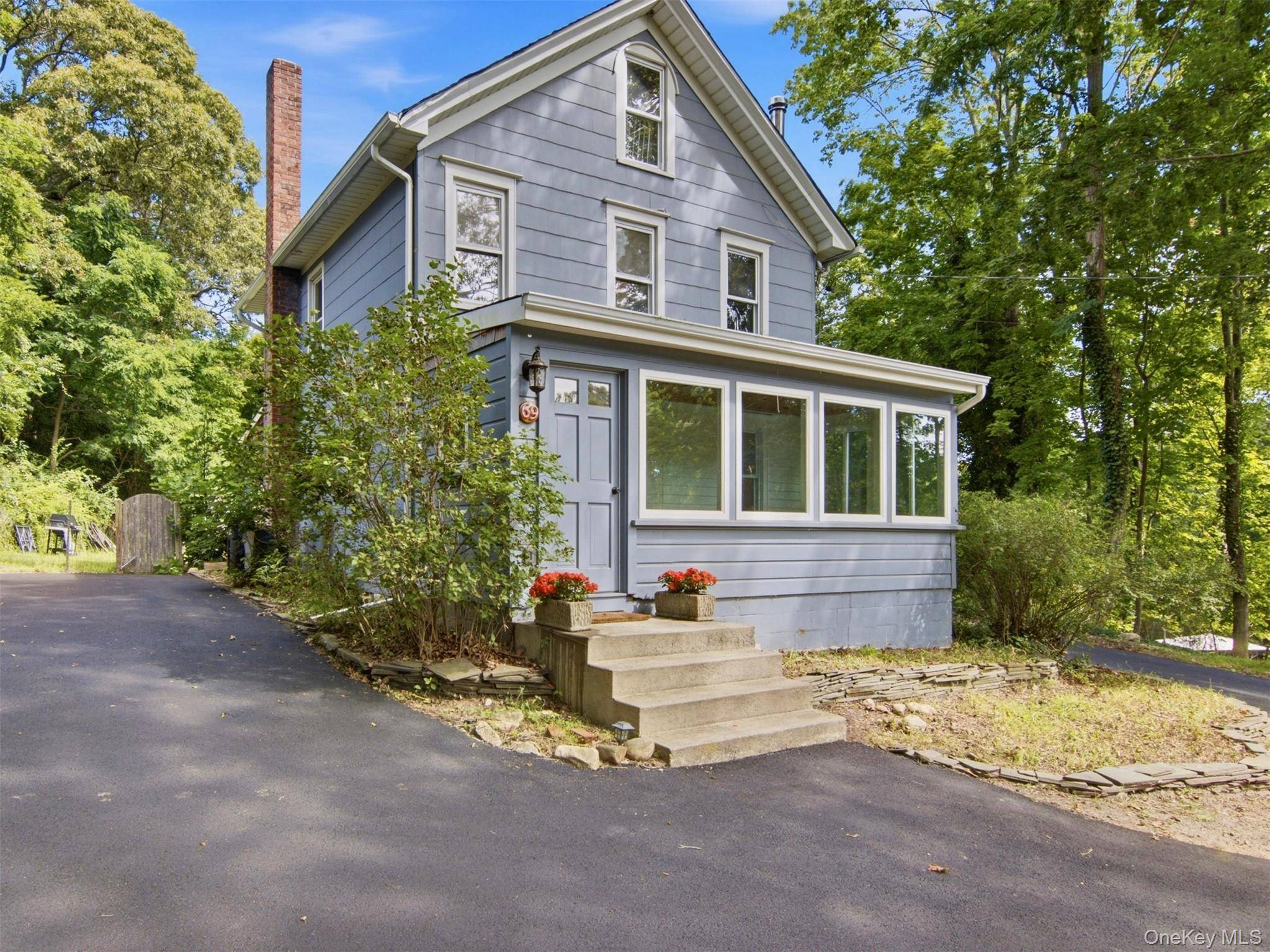 69 Ridgeway AVE, East Setauket, NY 11733