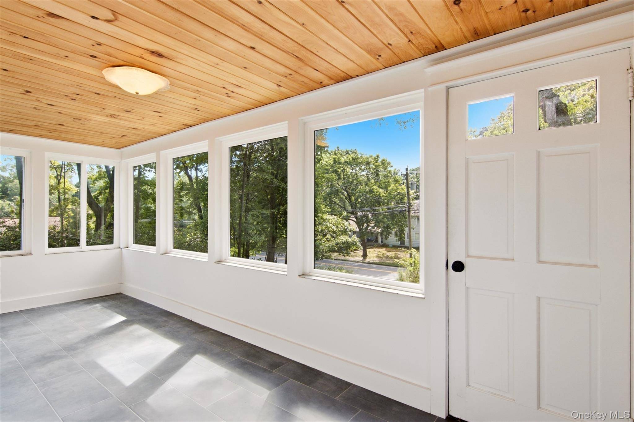 69 Ridgeway AVE, East Setauket, NY 11733