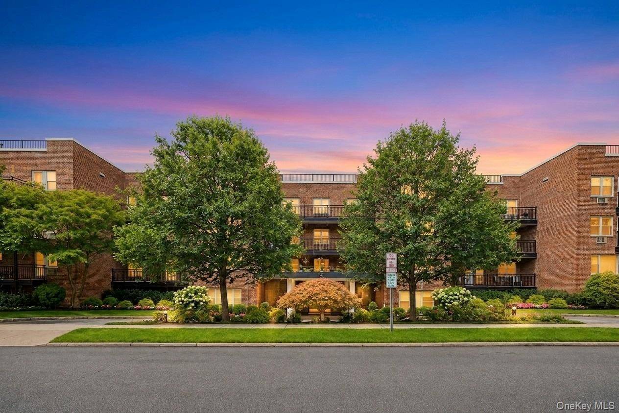 25 Chapel Place #2M, Great Neck, NY 11021