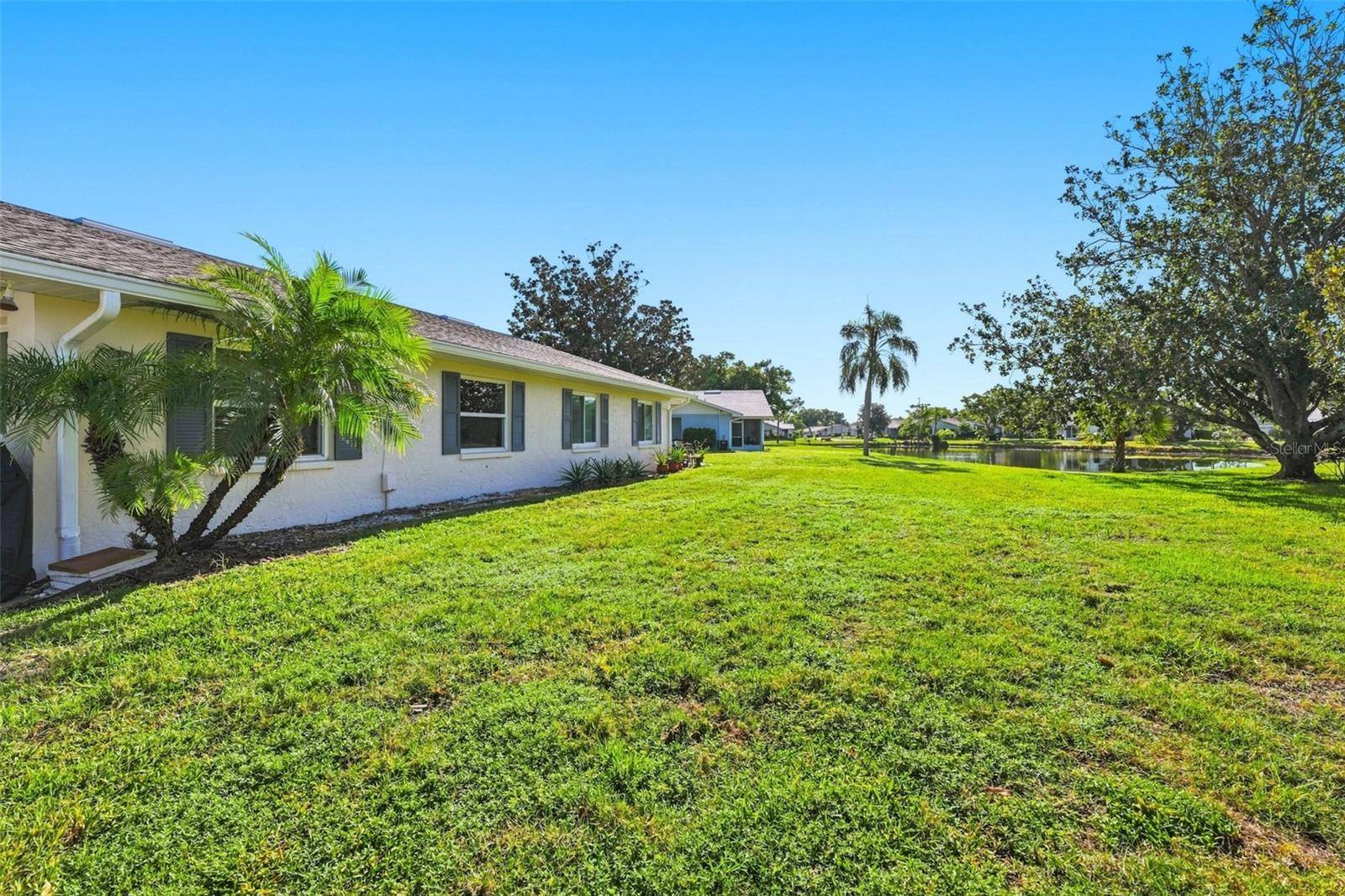 2333 GLENMORE CIR, Sun City Center, FL 33573