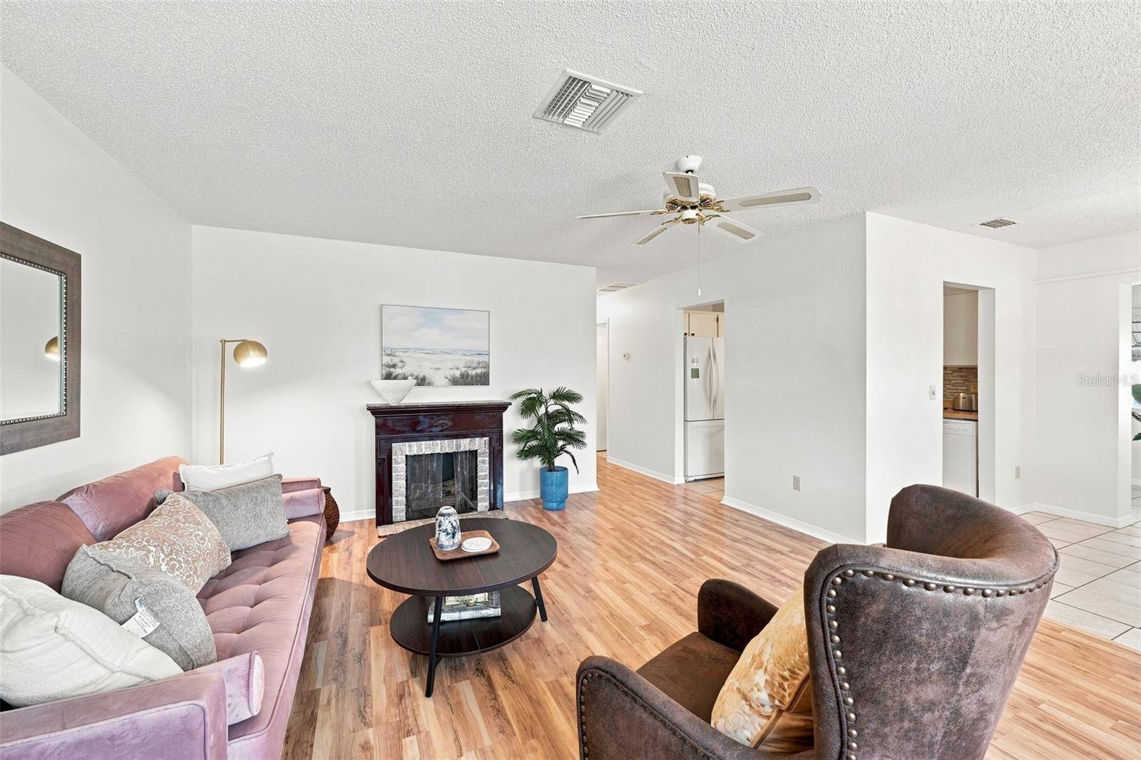 2333 GLENMORE CIR, Sun City Center, FL 33573