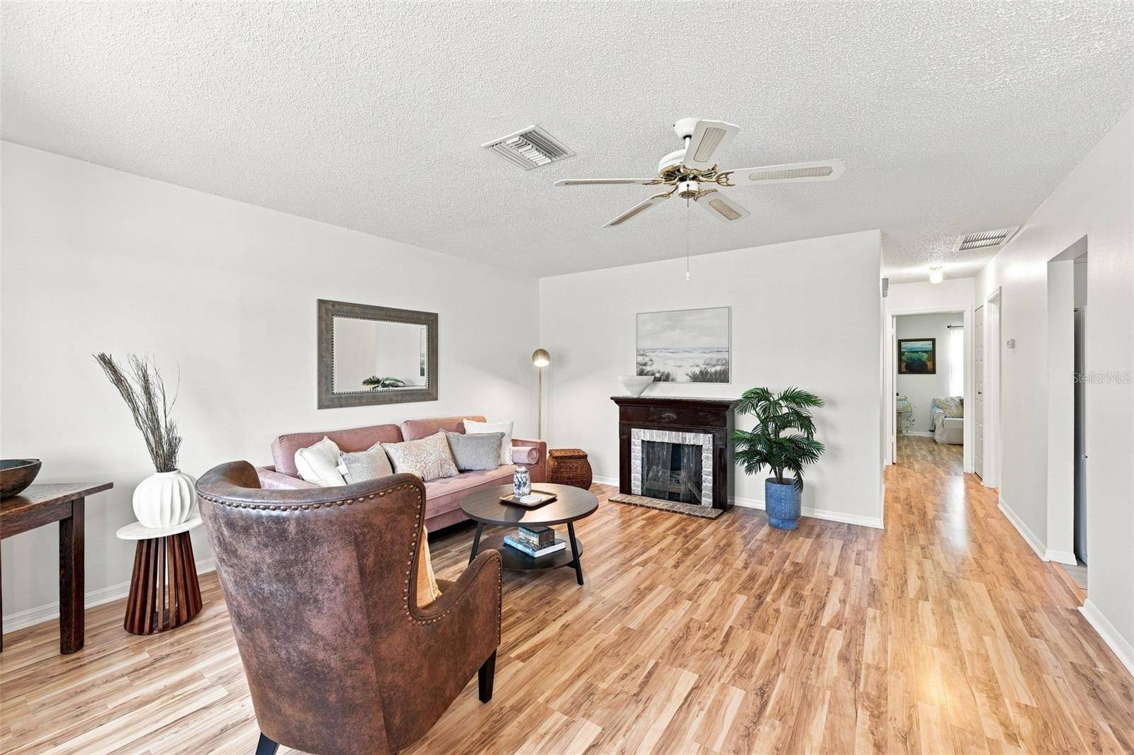 2333 GLENMORE CIR, Sun City Center, FL 33573