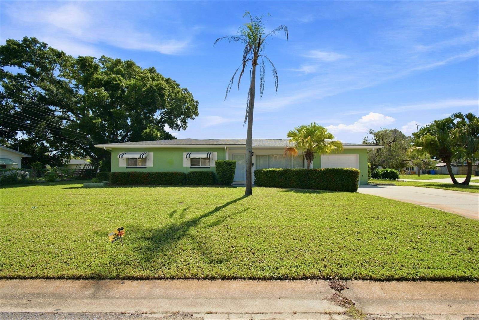 2101 WINCHESTER RD N, St Petersburg, FL 33710
