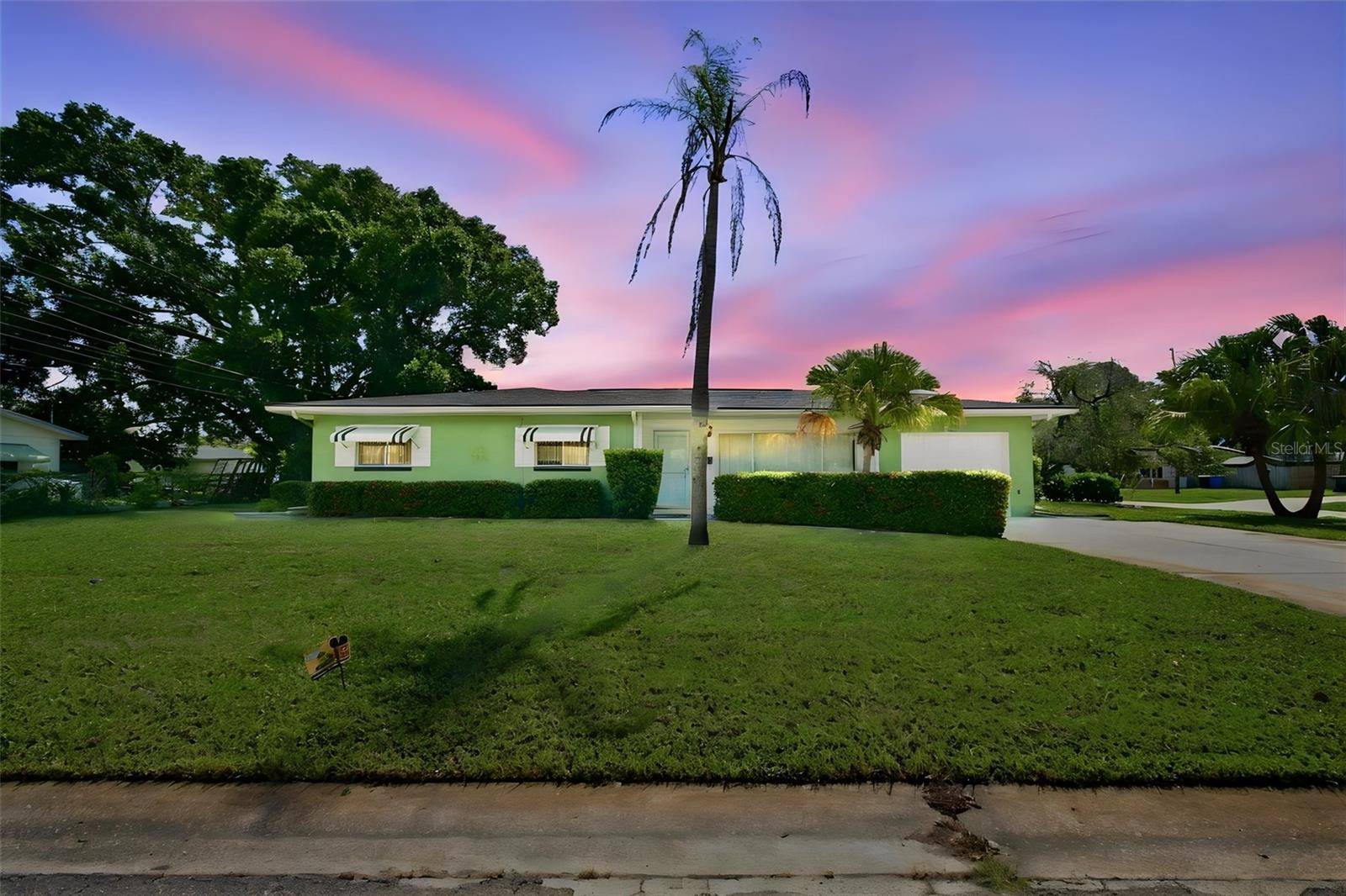 2101 WINCHESTER RD N, St Petersburg, FL 33710