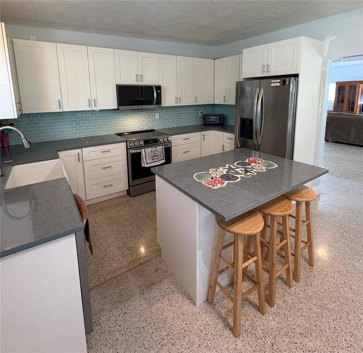 1339 ROYAL PALM DR S, St Petersburg, FL 33707