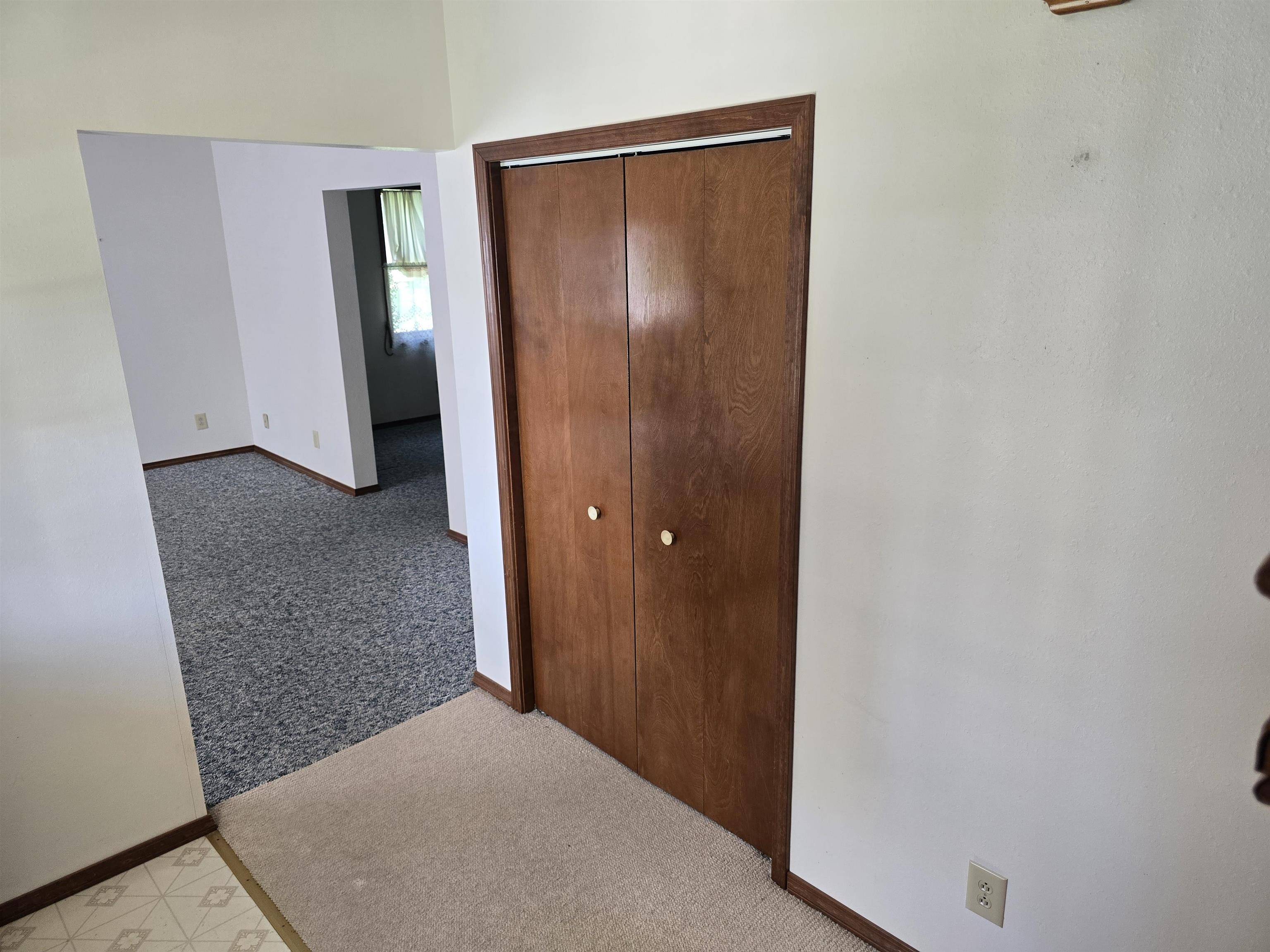 237 W Locust ST, Carthage, IL 62321