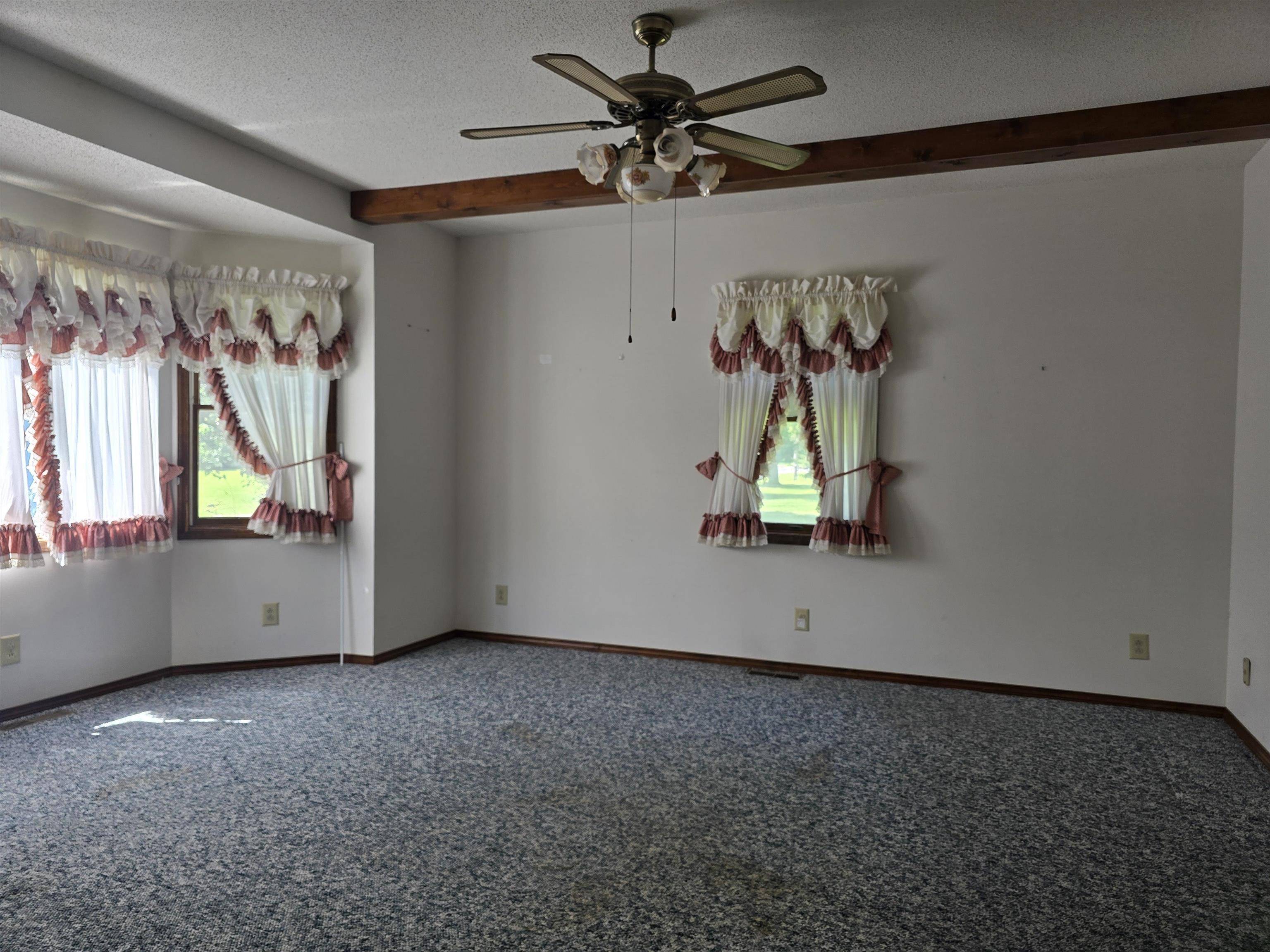 237 W Locust ST, Carthage, IL 62321