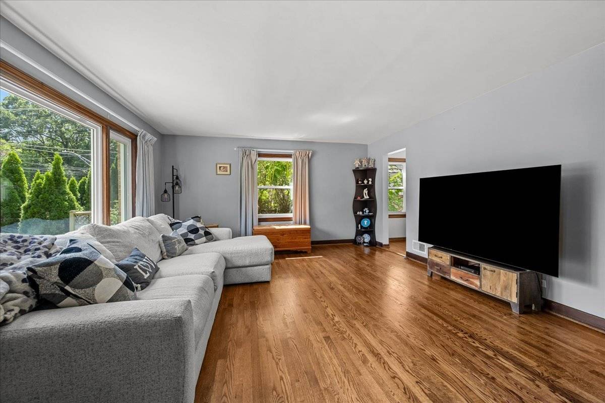 2714 Fort Sheridan AVE, Highland Park, IL 60035