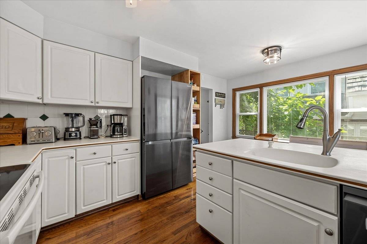 2714 Fort Sheridan AVE, Highland Park, IL 60035