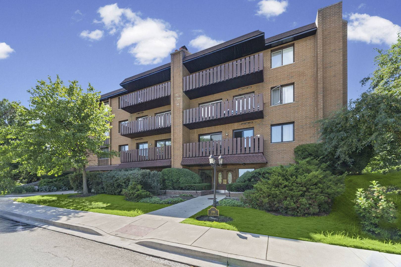 1795 Lake Cook RD #110, Highland Park, IL 60035