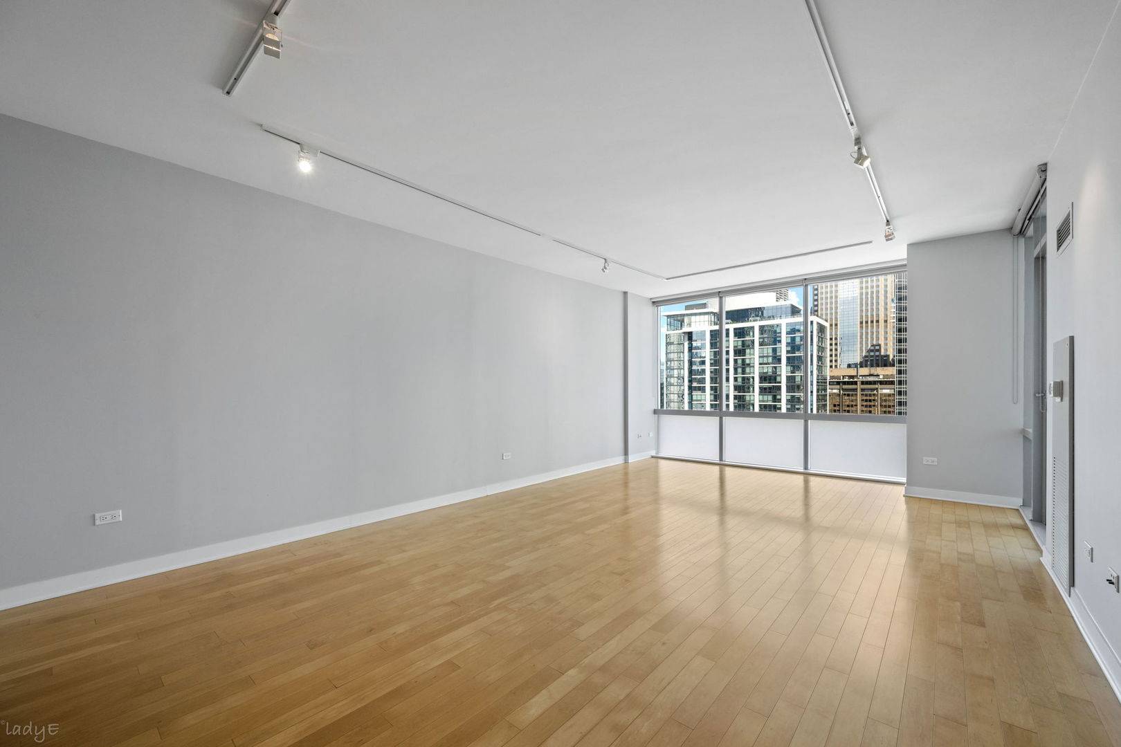 8 E Randolph ST #3202, Chicago, IL 60601