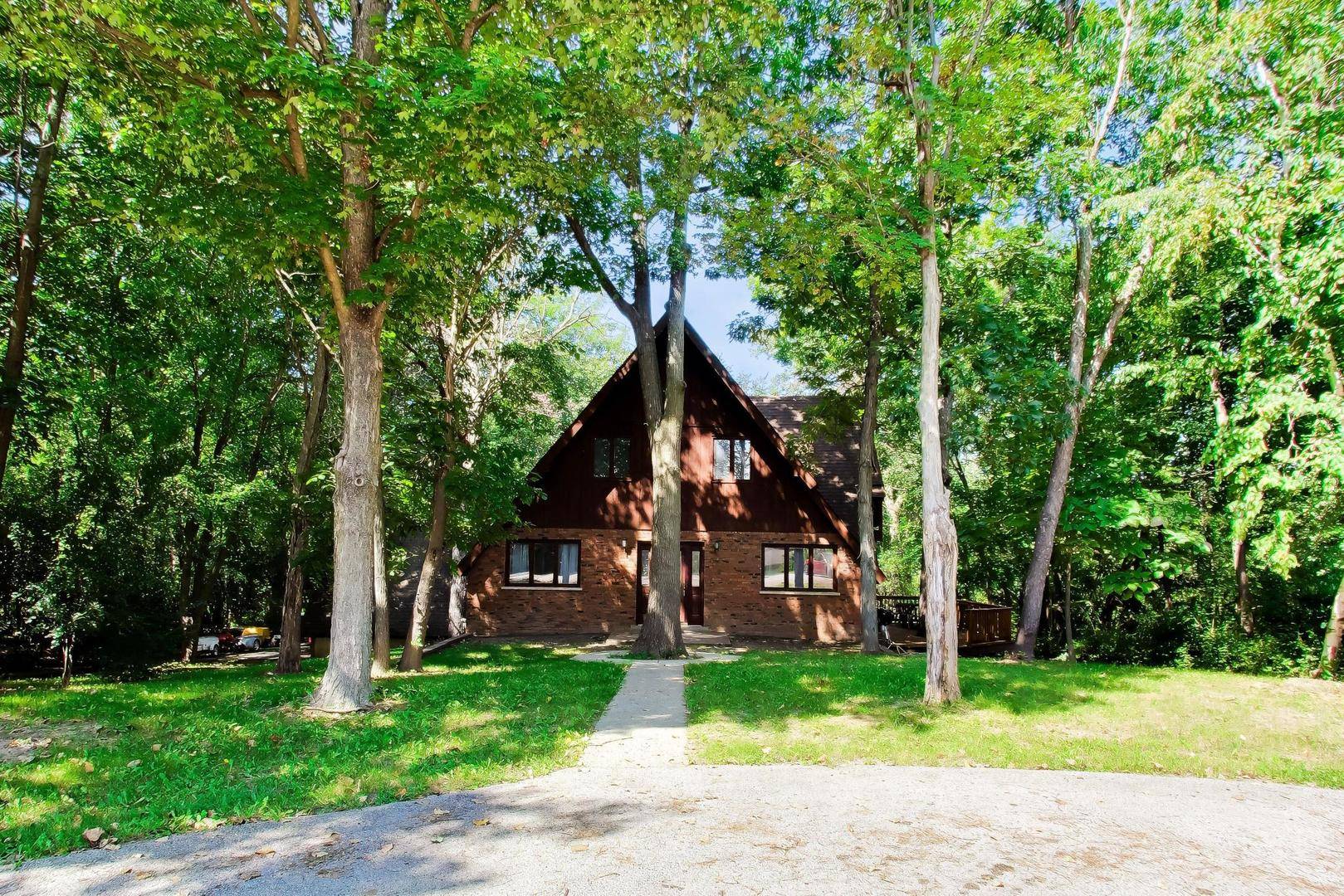 28480 N Oak Knoll RD, Mchenry, IL 60051
