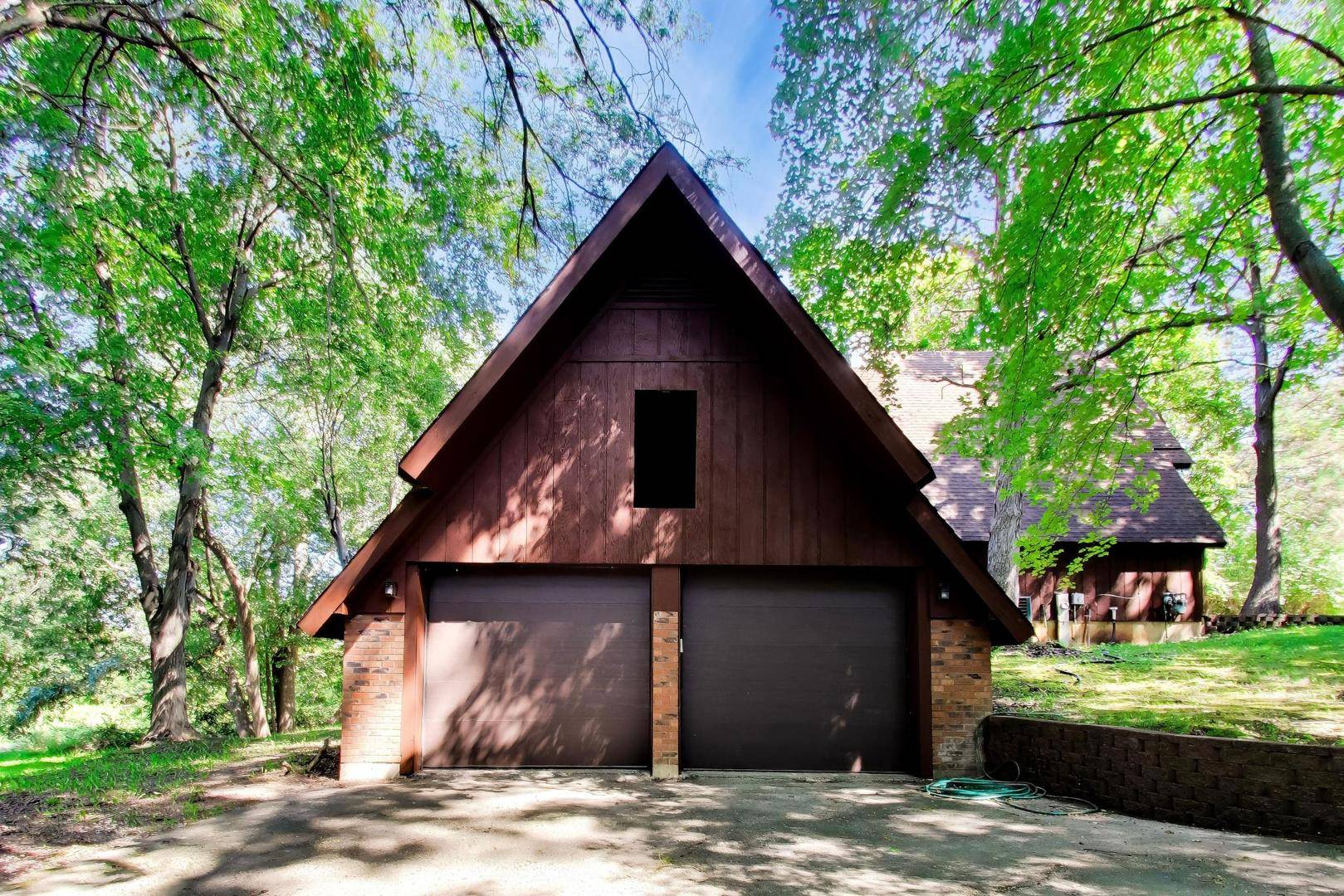 28480 N Oak Knoll RD, Mchenry, IL 60051