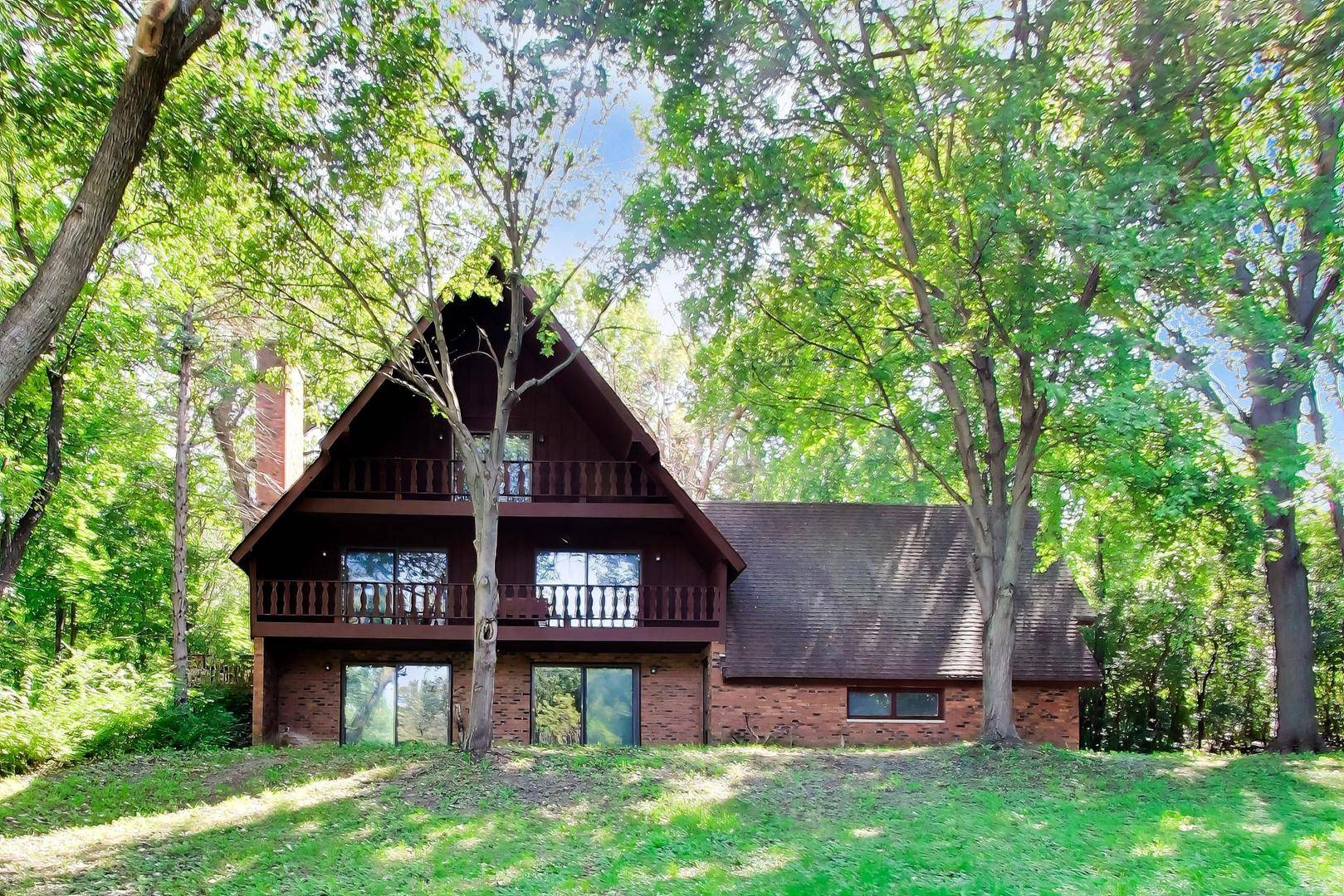 28480 N Oak Knoll RD, Mchenry, IL 60051
