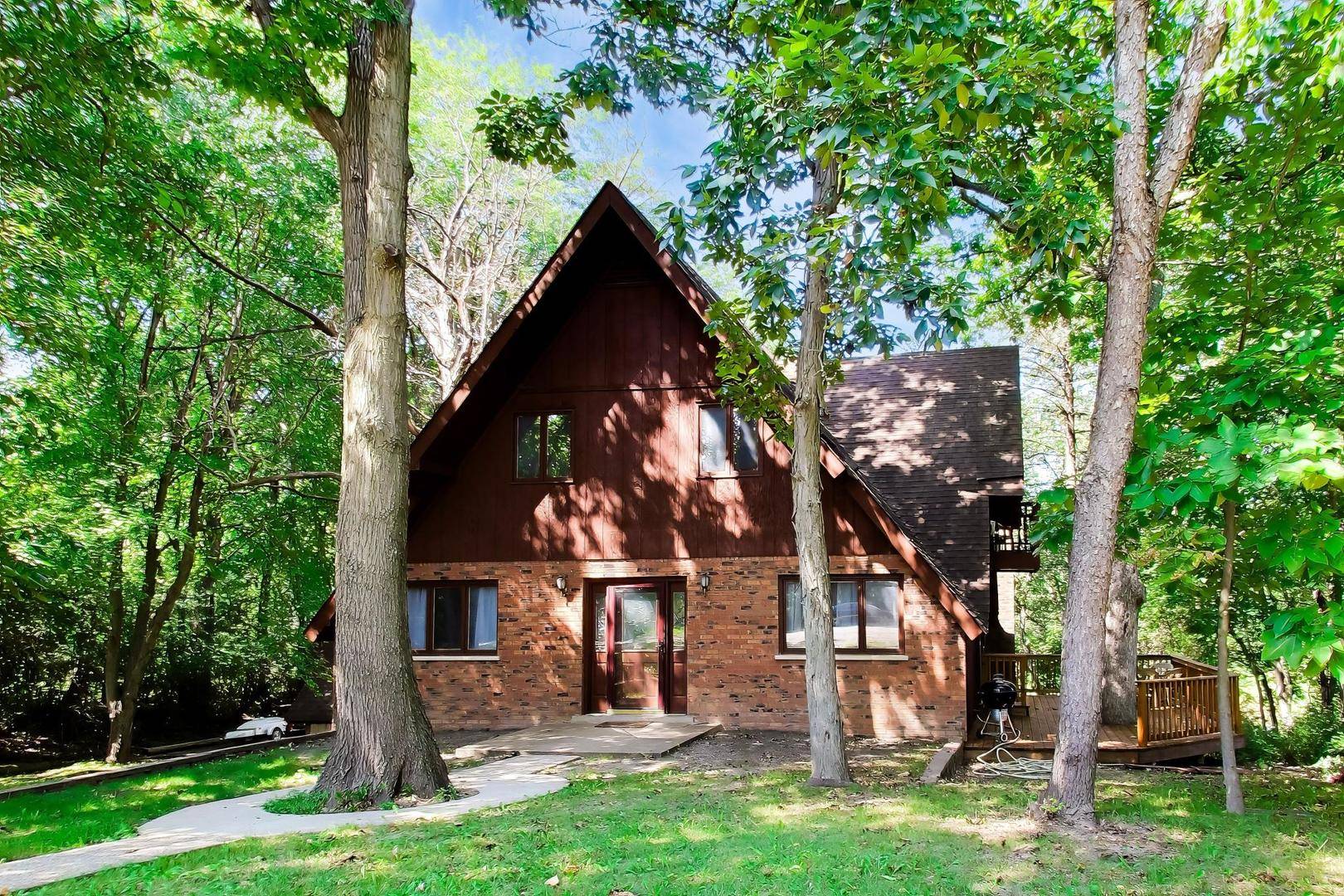 28480 N Oak Knoll RD, Mchenry, IL 60051