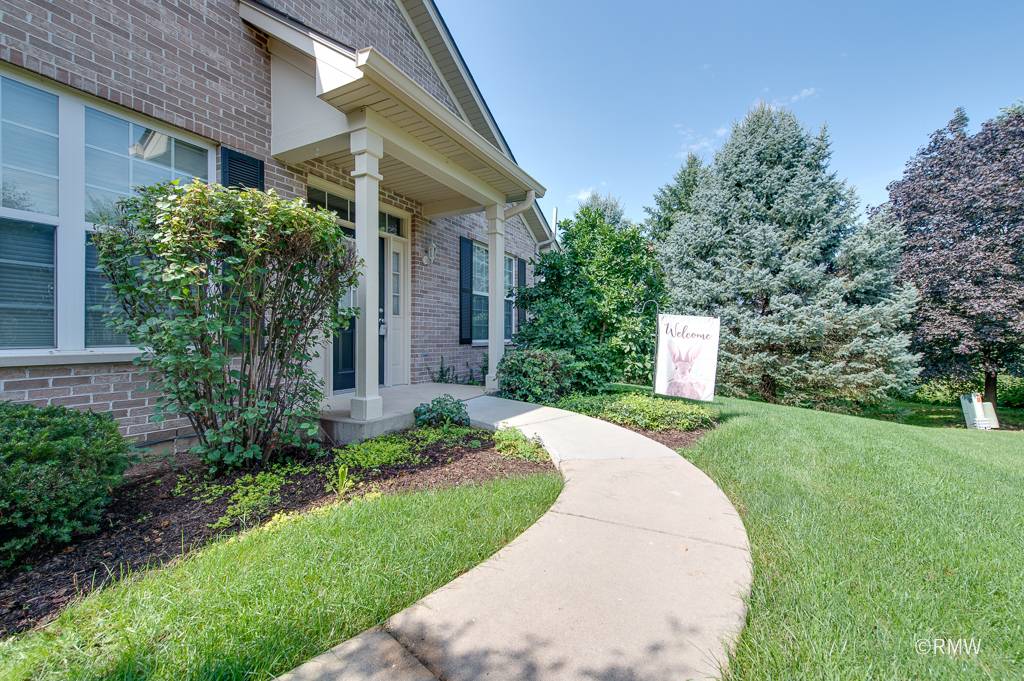 981 Oak Ridge BLVD, Elgin, IL 60120