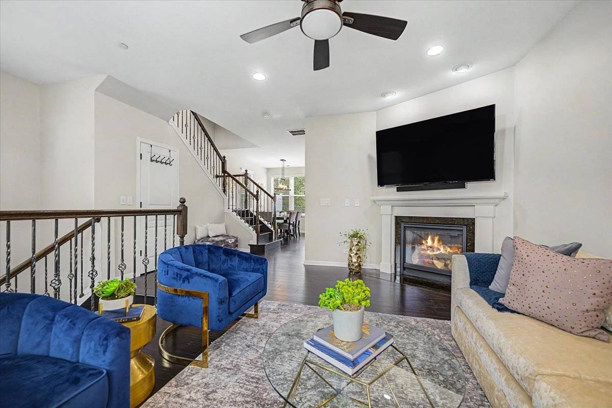 3279 Coral LN, Glenview, IL 60026