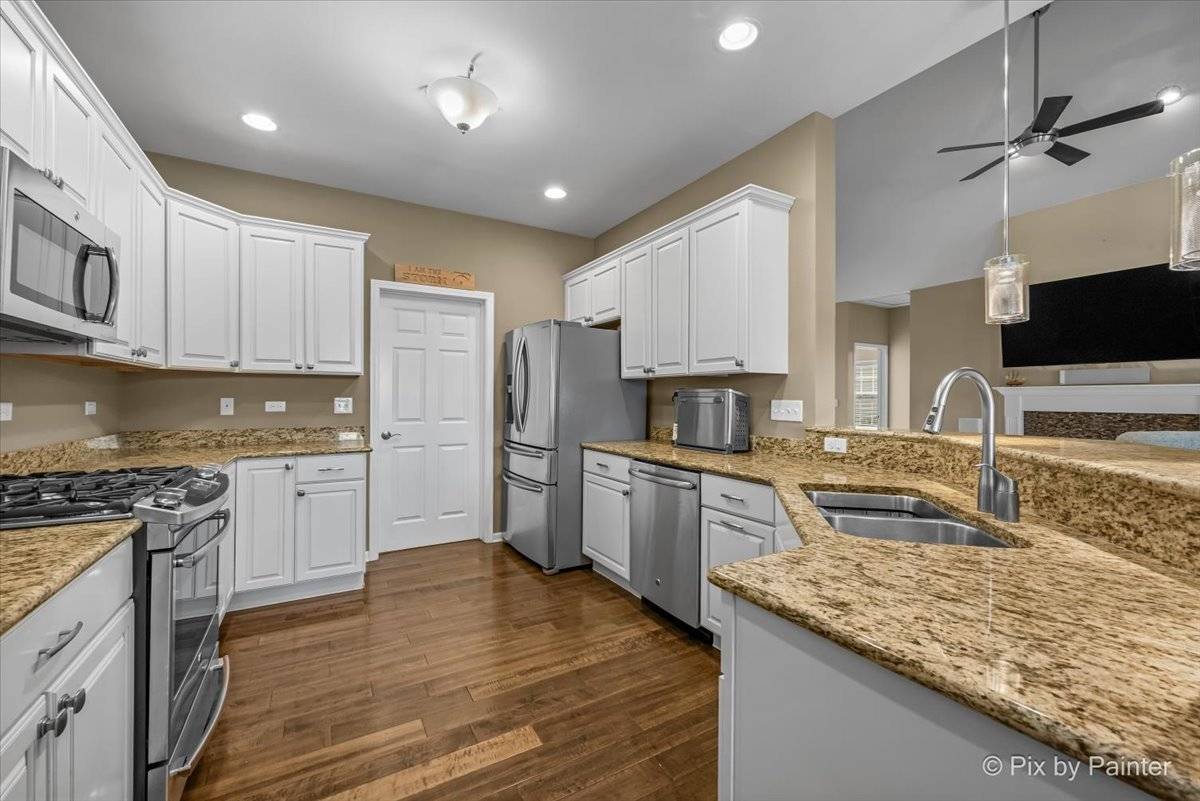 4780 Coyote Lakes CIR, Lake In The Hills, IL 60156